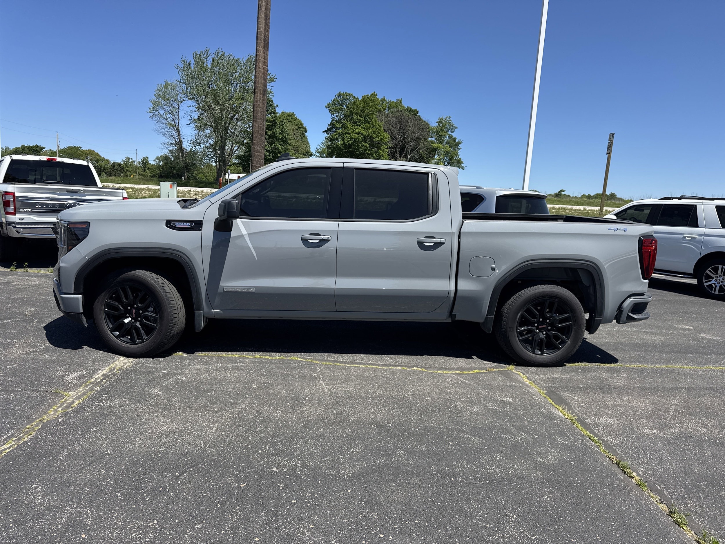 Used 2024 GMC Sierra 1500 Elevation with VIN 1GTUUCE8XRZ224746 for sale in Kansas City