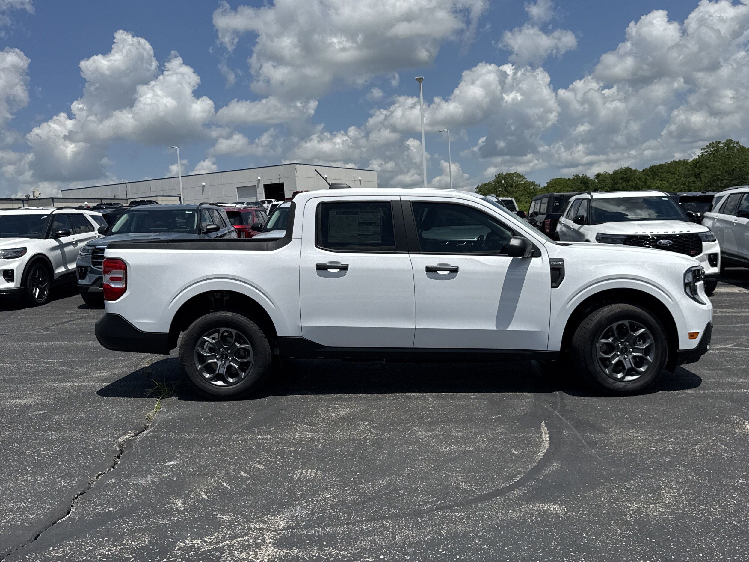 2025 Ford Maverick XLT photo 2