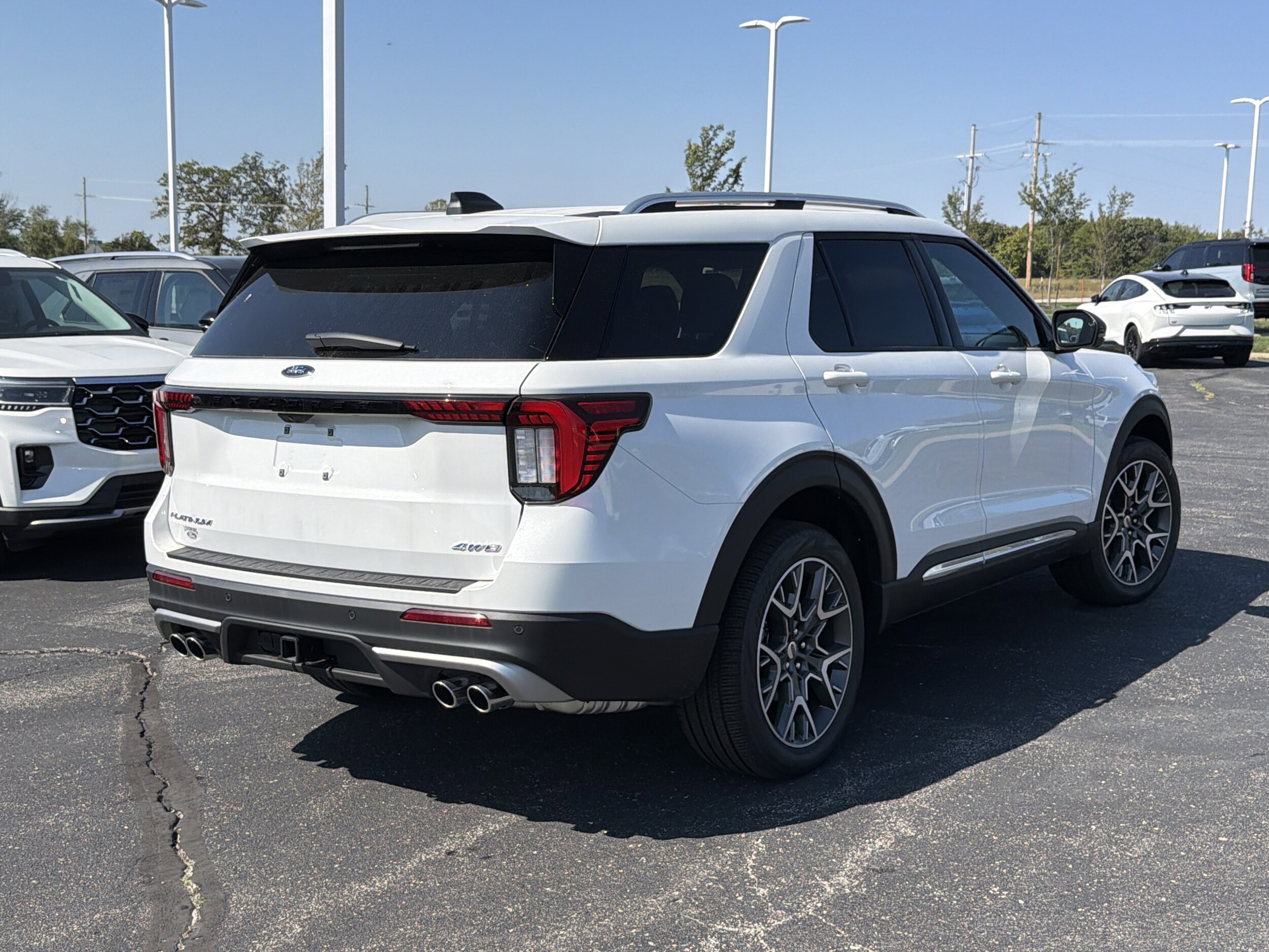 2025 Ford Explorer Platinum photo 2
