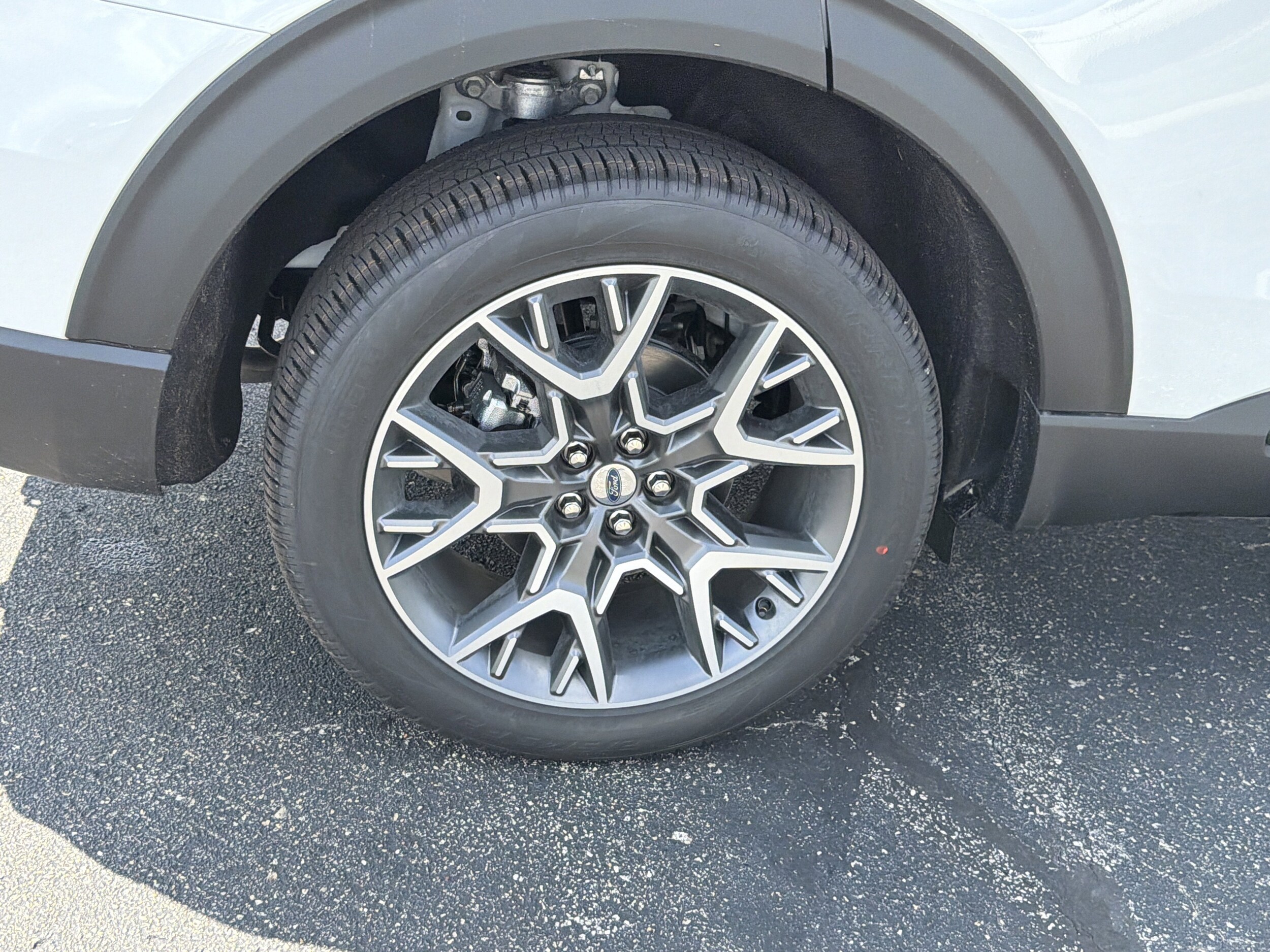 2025 Ford Explorer Platinum photo 4
