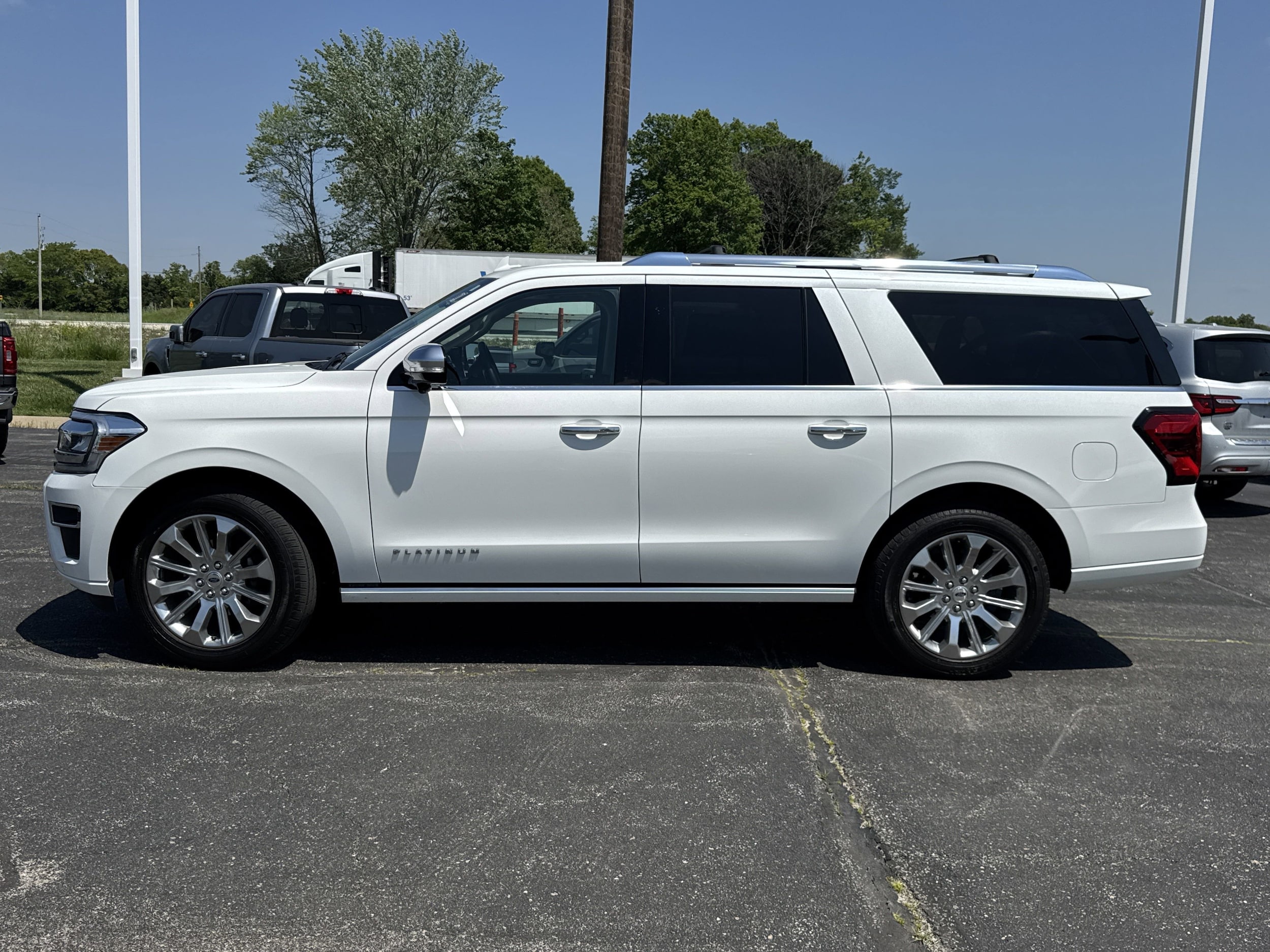 Used 2023 Ford Expedition Platinum with VIN 1FMJK1M88PEA46771 for sale in Kansas City