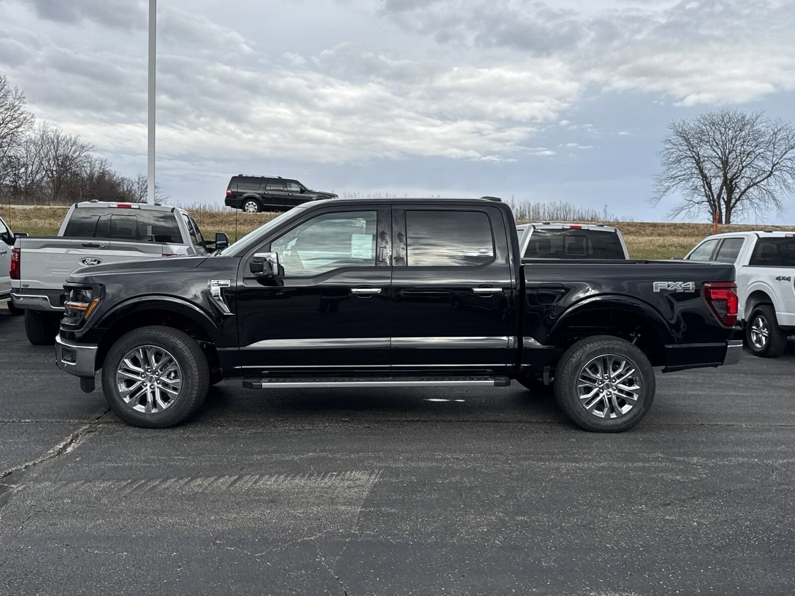 2024 Ford F-150 XLT photo 2