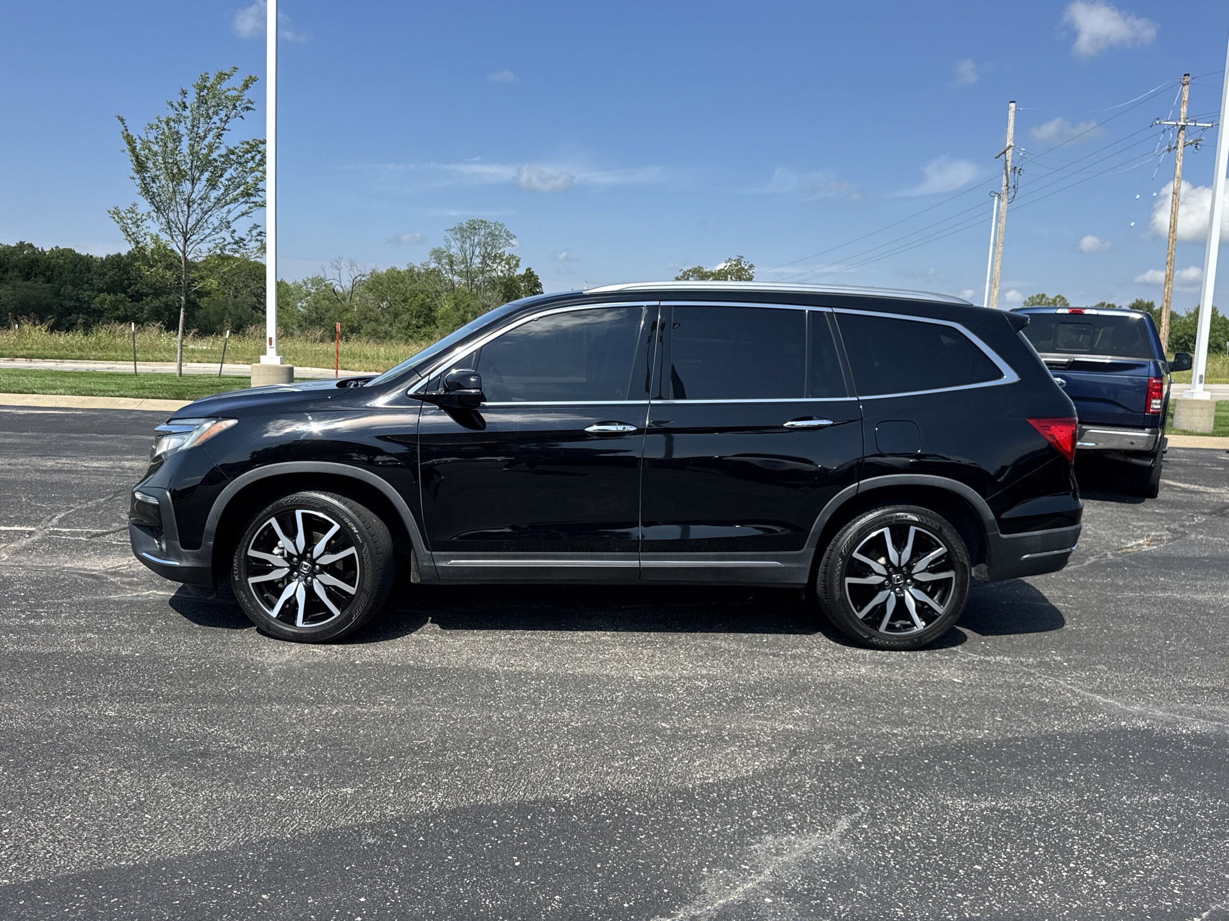 2019 Honda Pilot Touring photo 2