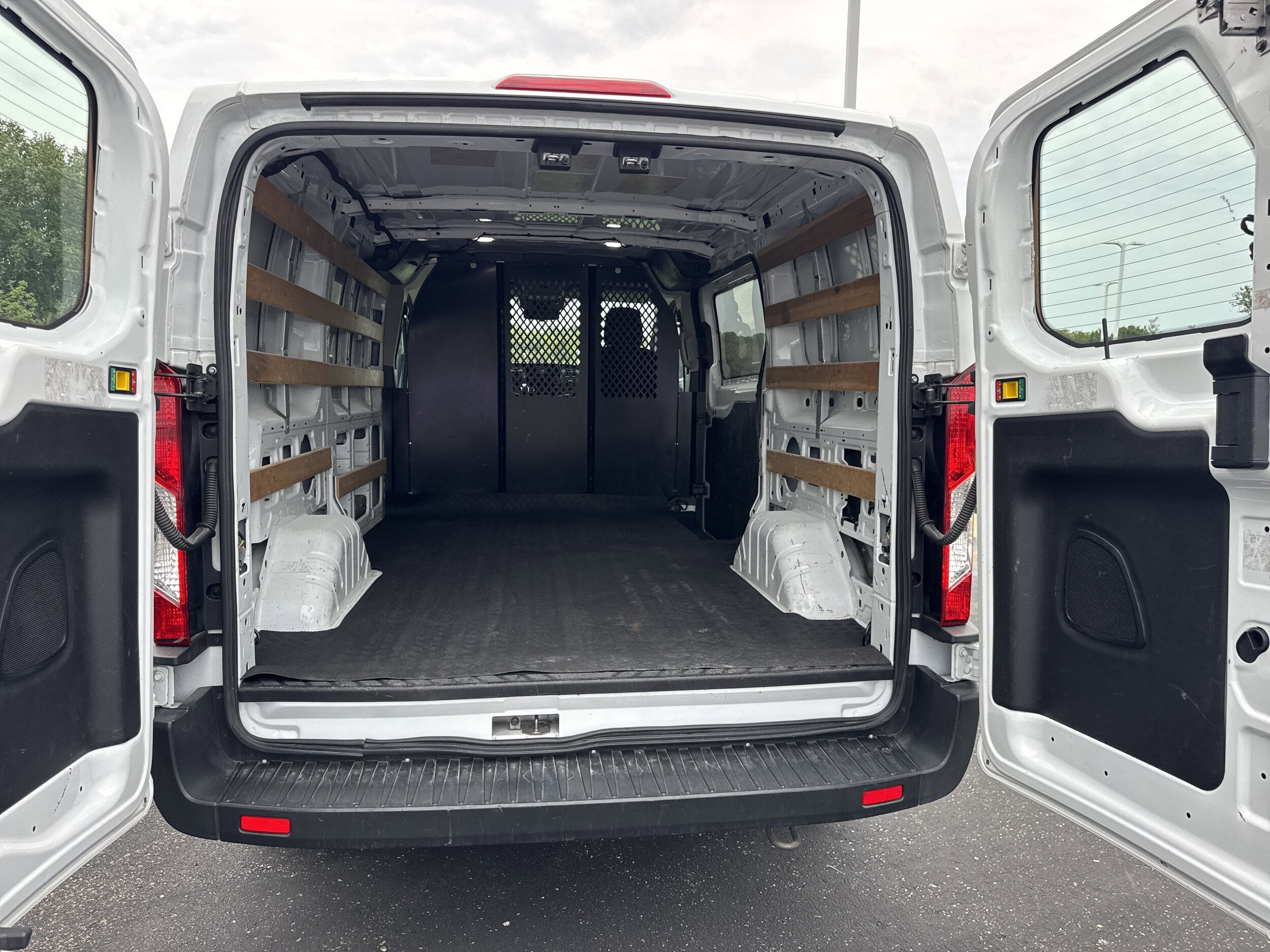 2023 Ford Transit Cargo Van photo 3