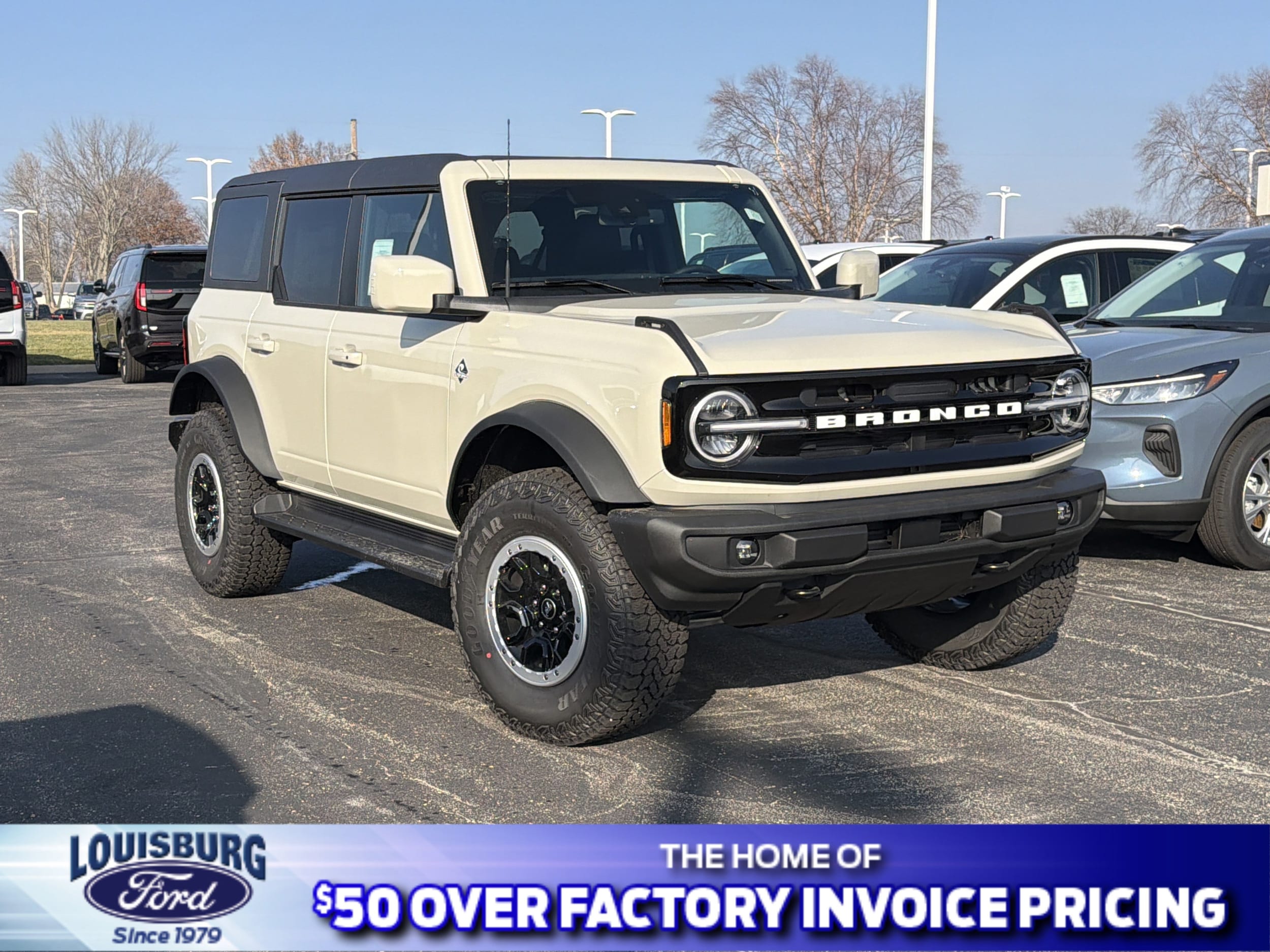 2025 Ford Bronco 4-Door Outer Banks's photo