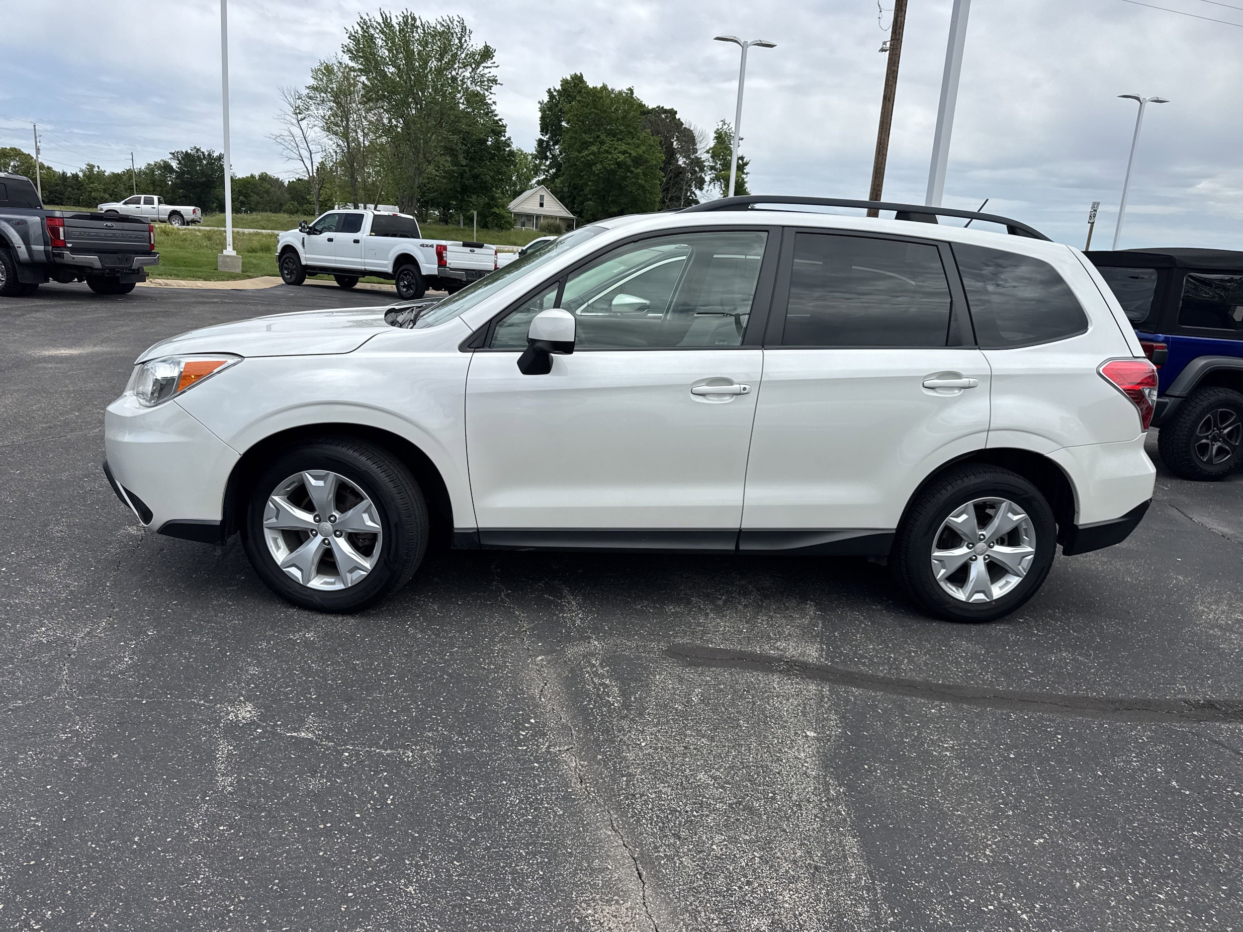 Used 2015 Subaru Forester i Premium with VIN JF2SJADC4FH427693 for sale in Kansas City