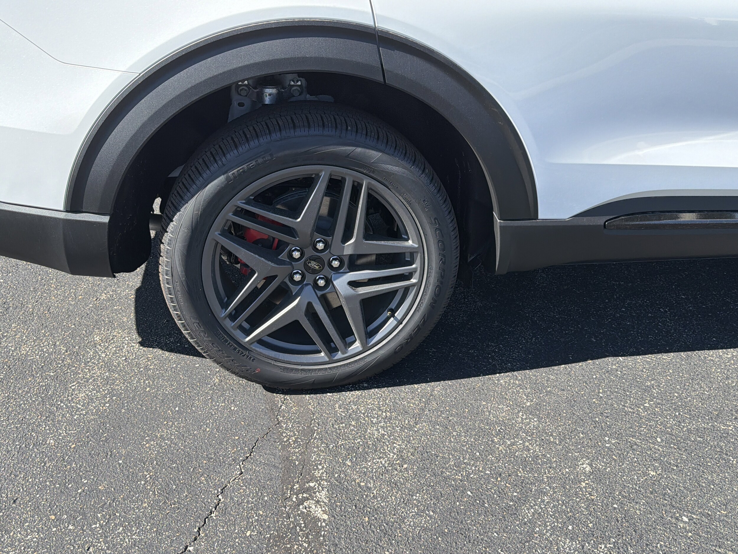 2025 Ford Explorer ST-Line photo 2