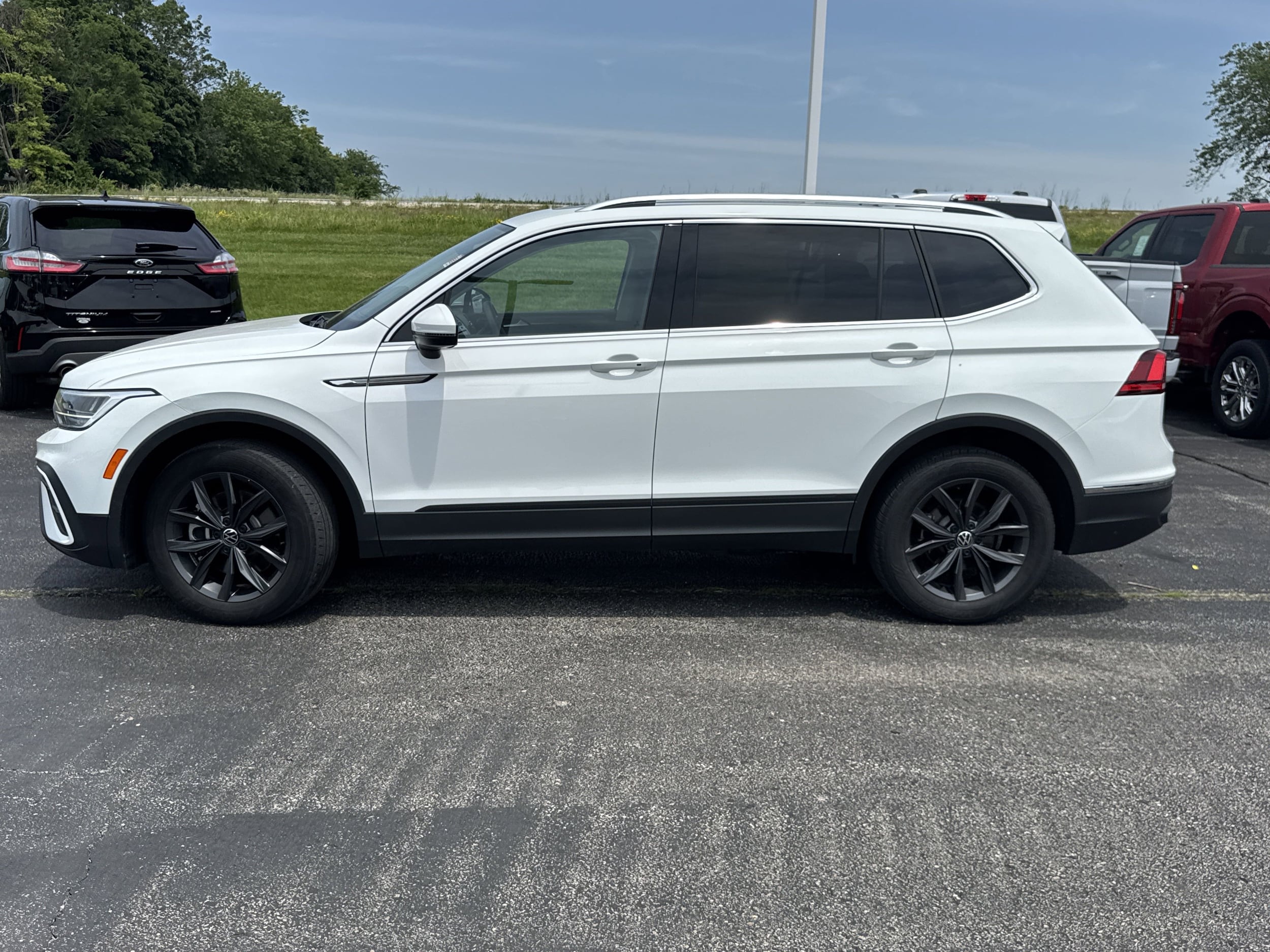 Used 2022 Volkswagen Tiguan SE with VIN 3VV2B7AX0NM002392 for sale in Kansas City