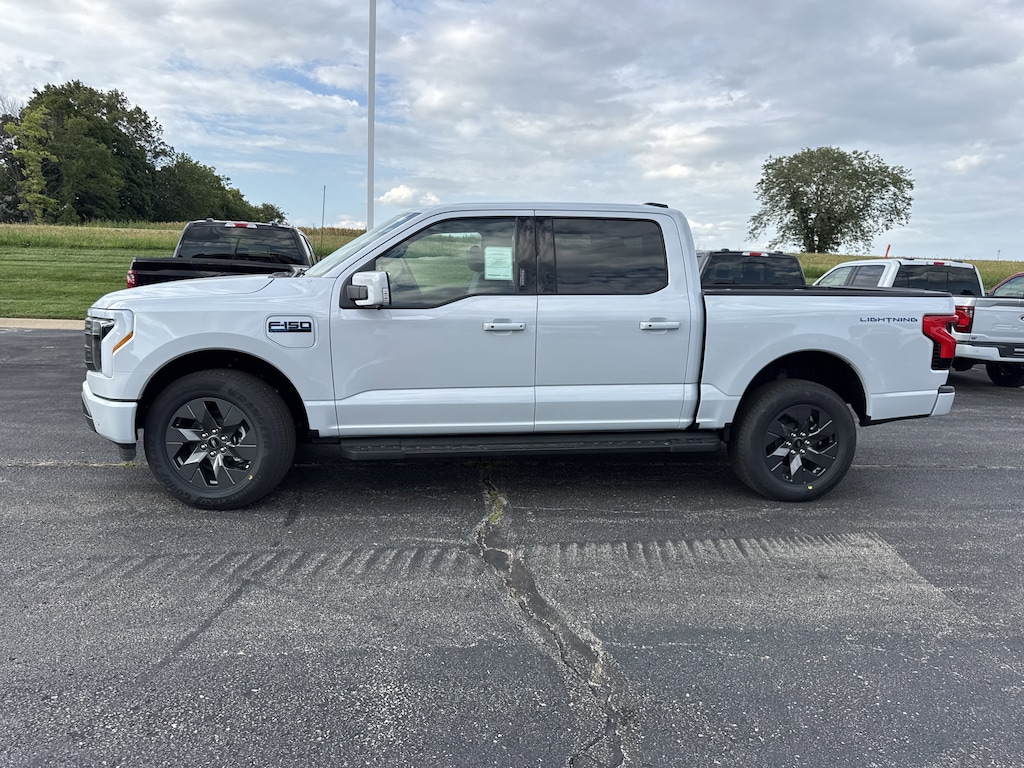 New 2025 Ford F-150 Lightning Supercrew Lariat Lightning Ext Range Battery 4x4 Truck