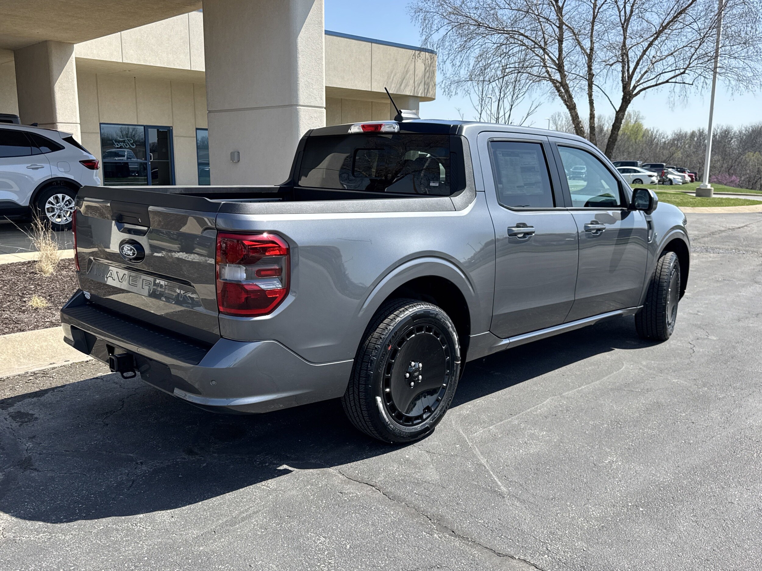 2025 Ford Maverick photo 3