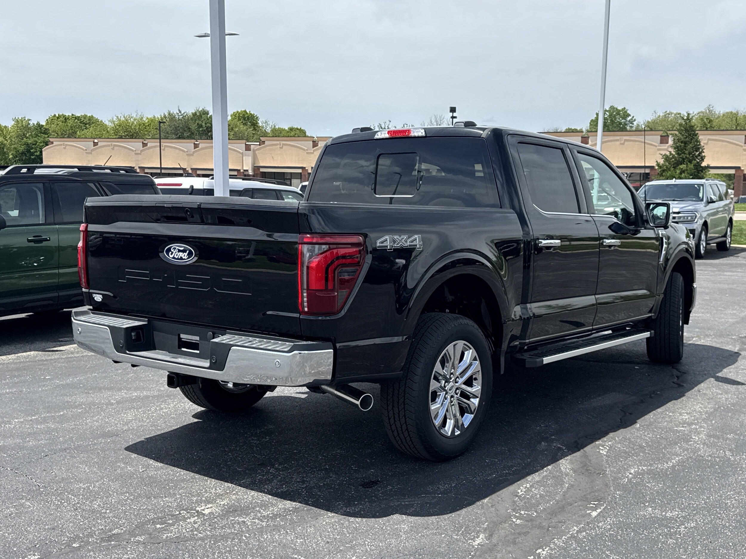 2025 Ford F-150 Lariat photo 3