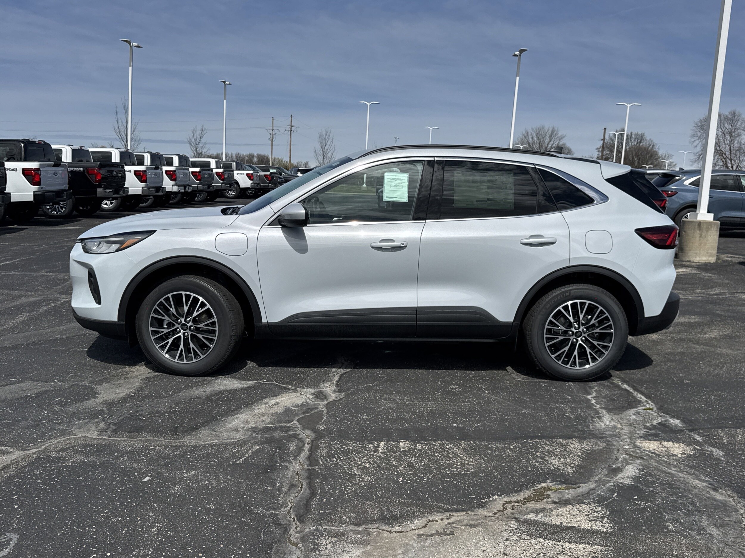 2025 Ford Escape Plug-In Hybrid photo 2