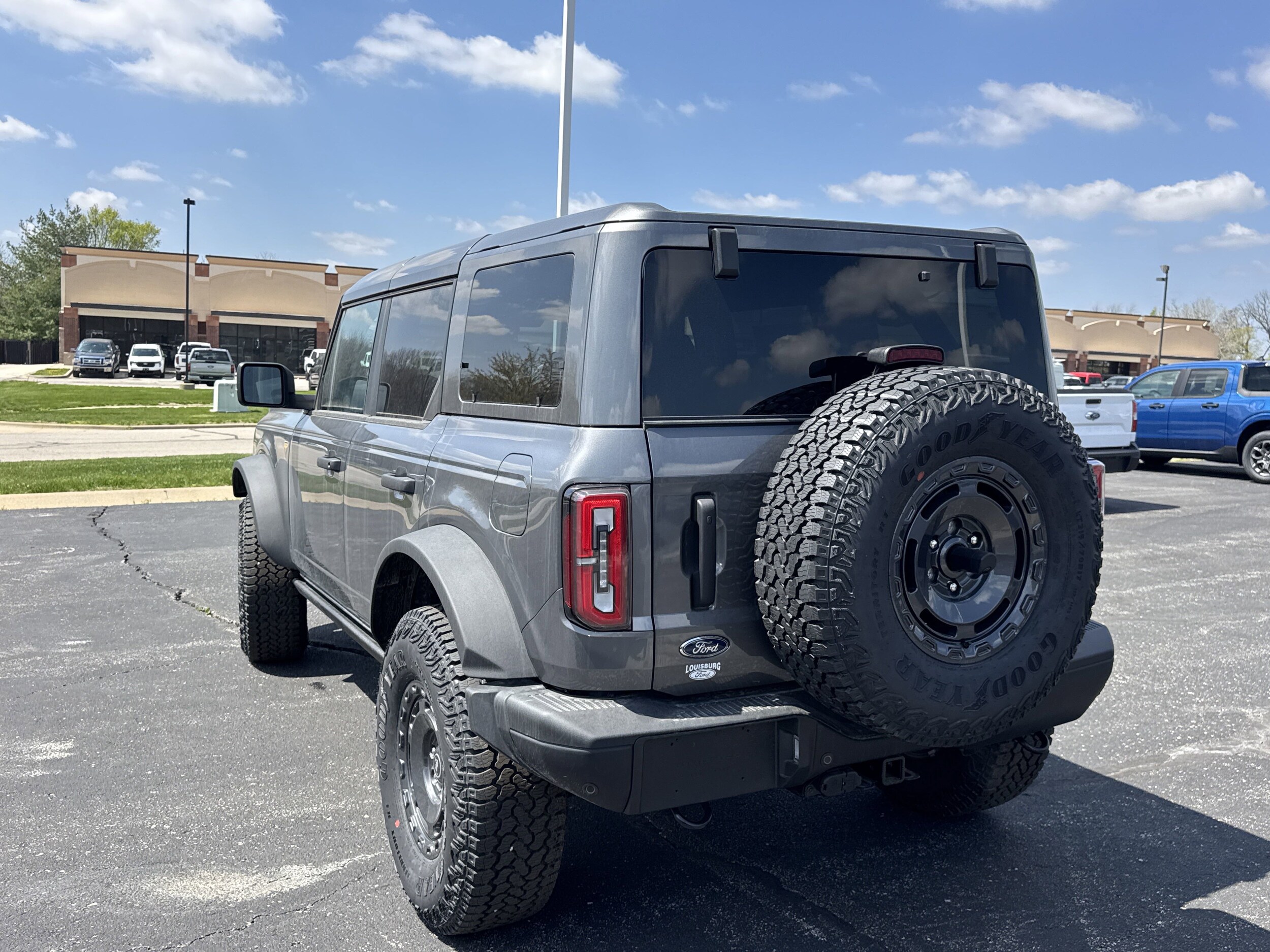 2025 Ford Bronco Badlands photo 3