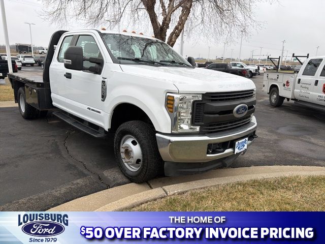 2019 Ford F-350 Super Duty Chassis Cab XL