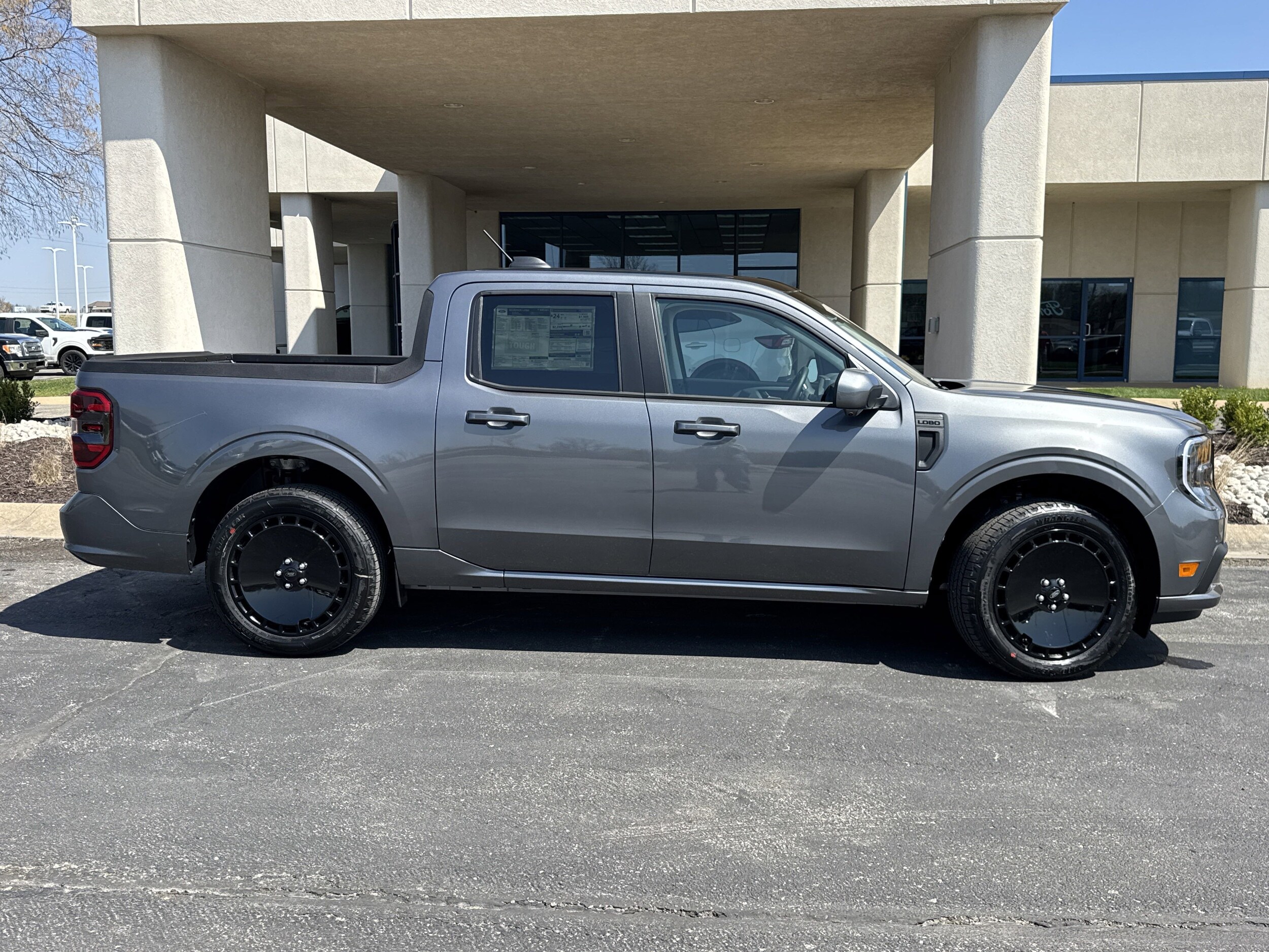 2025 Ford Maverick photo 2