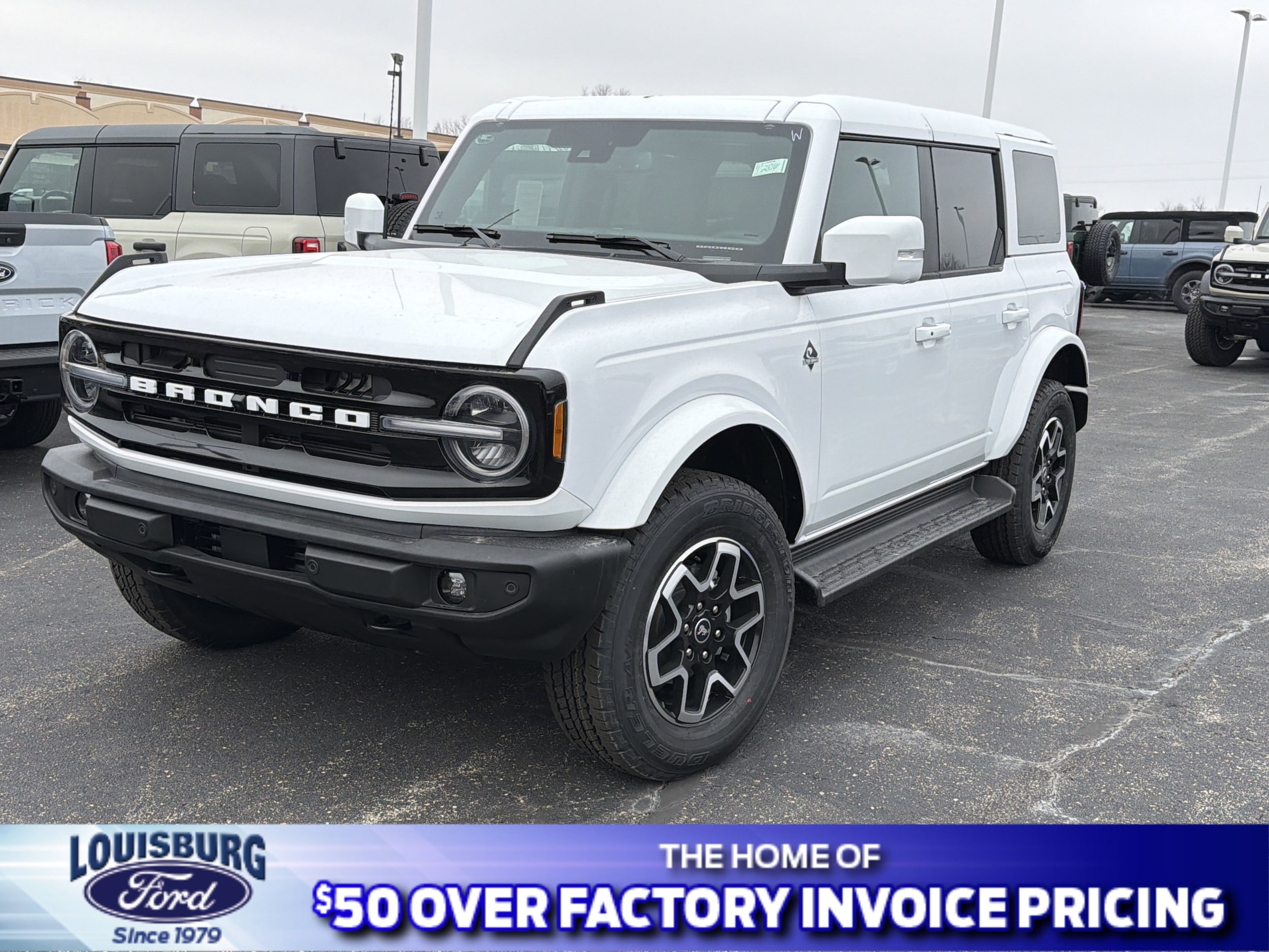 2025 Ford Bronco 4-Door Outer Banks's photo