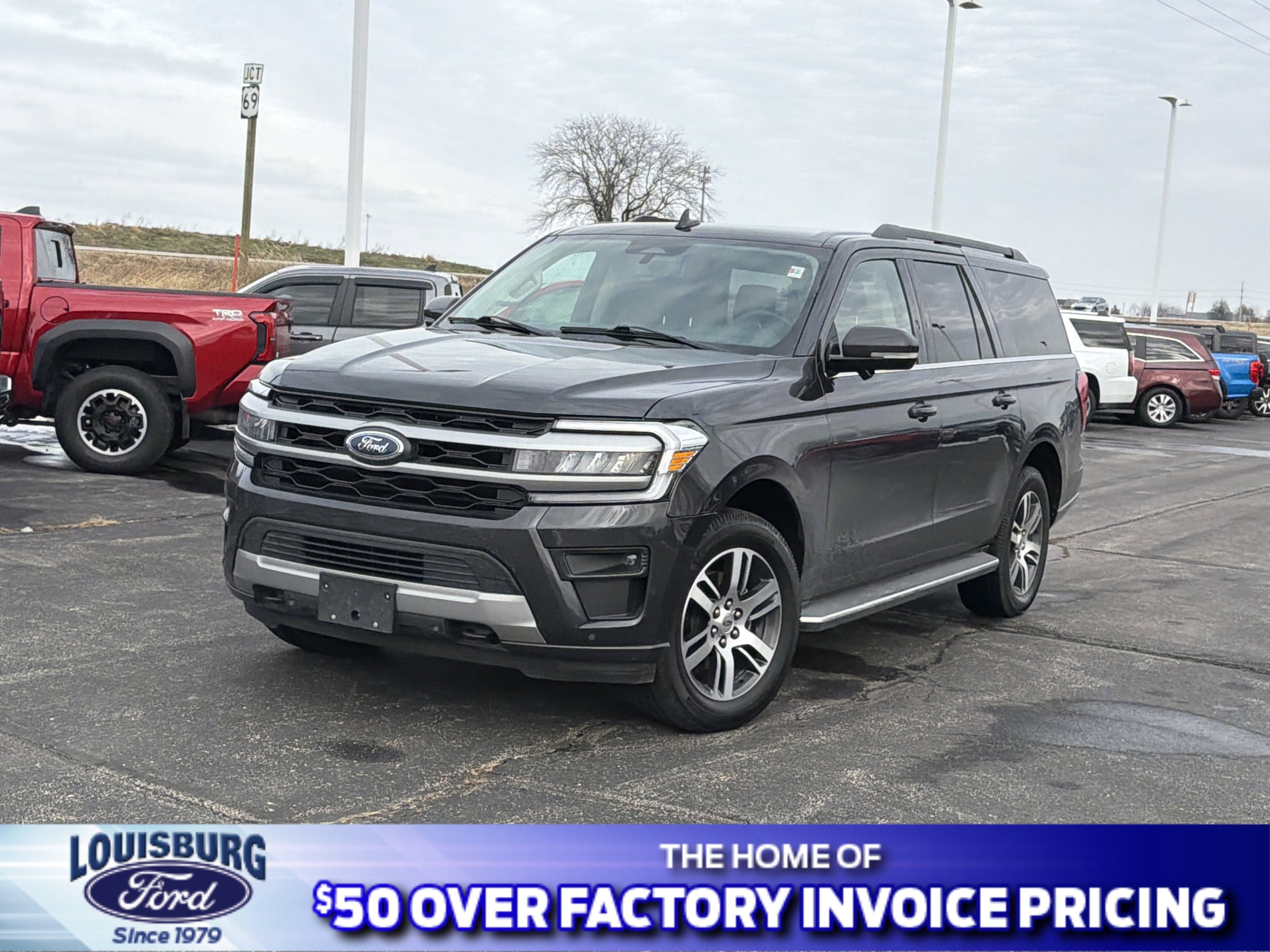 2022 Ford Expedition XLT's photo