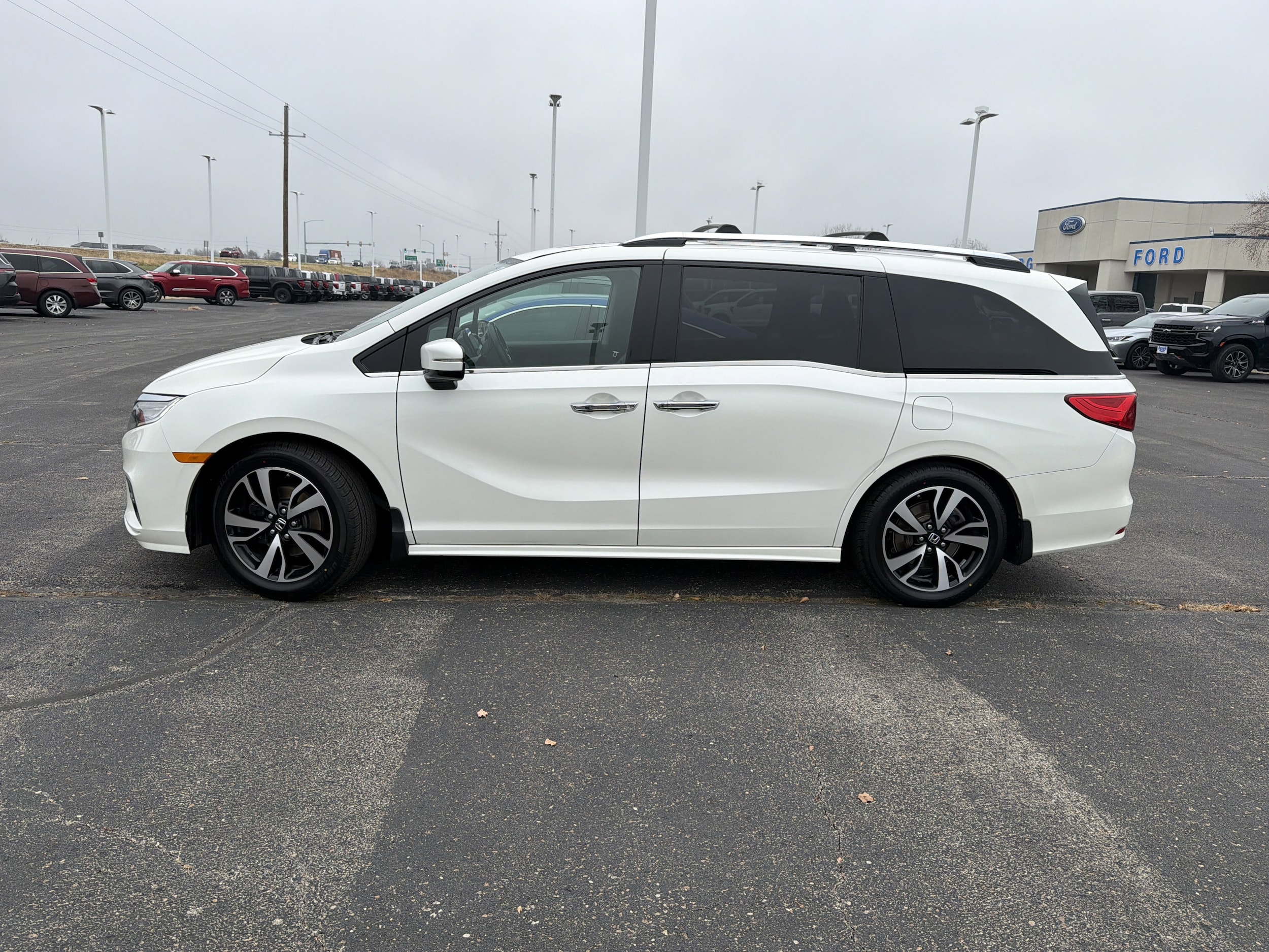 Used 2018 Honda Odyssey Elite with VIN 5FNRL6H90JB012608 for sale in Kansas City