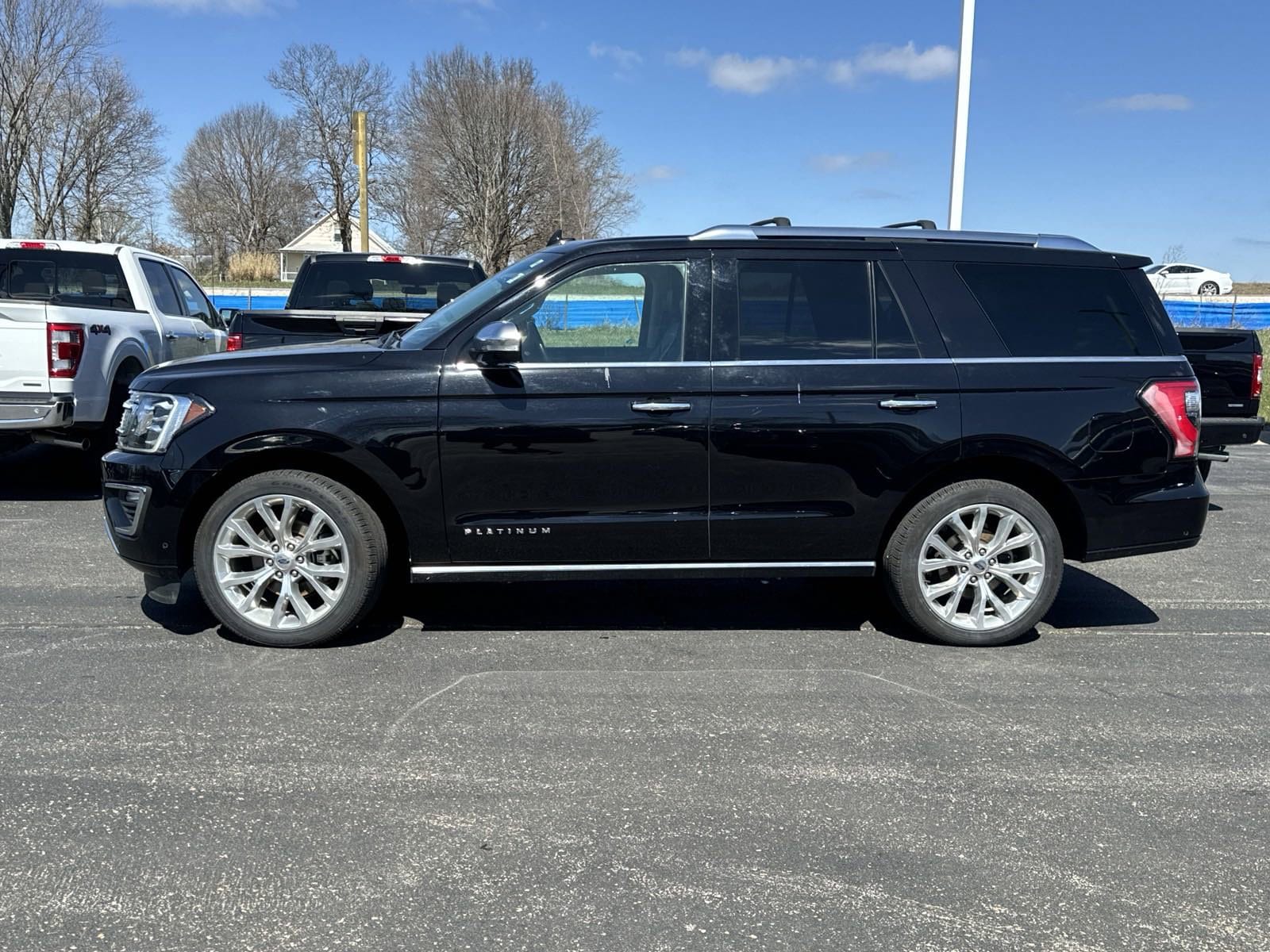 Used 2019 Ford Expedition Platinum with VIN 1FMJU1MT9KEA30098 for sale in Kansas City