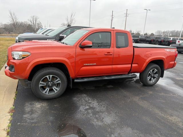 Used 2018 Toyota Tacoma TRD Sport with VIN 5TFSZ5AN8JX131790 for sale in Kansas City