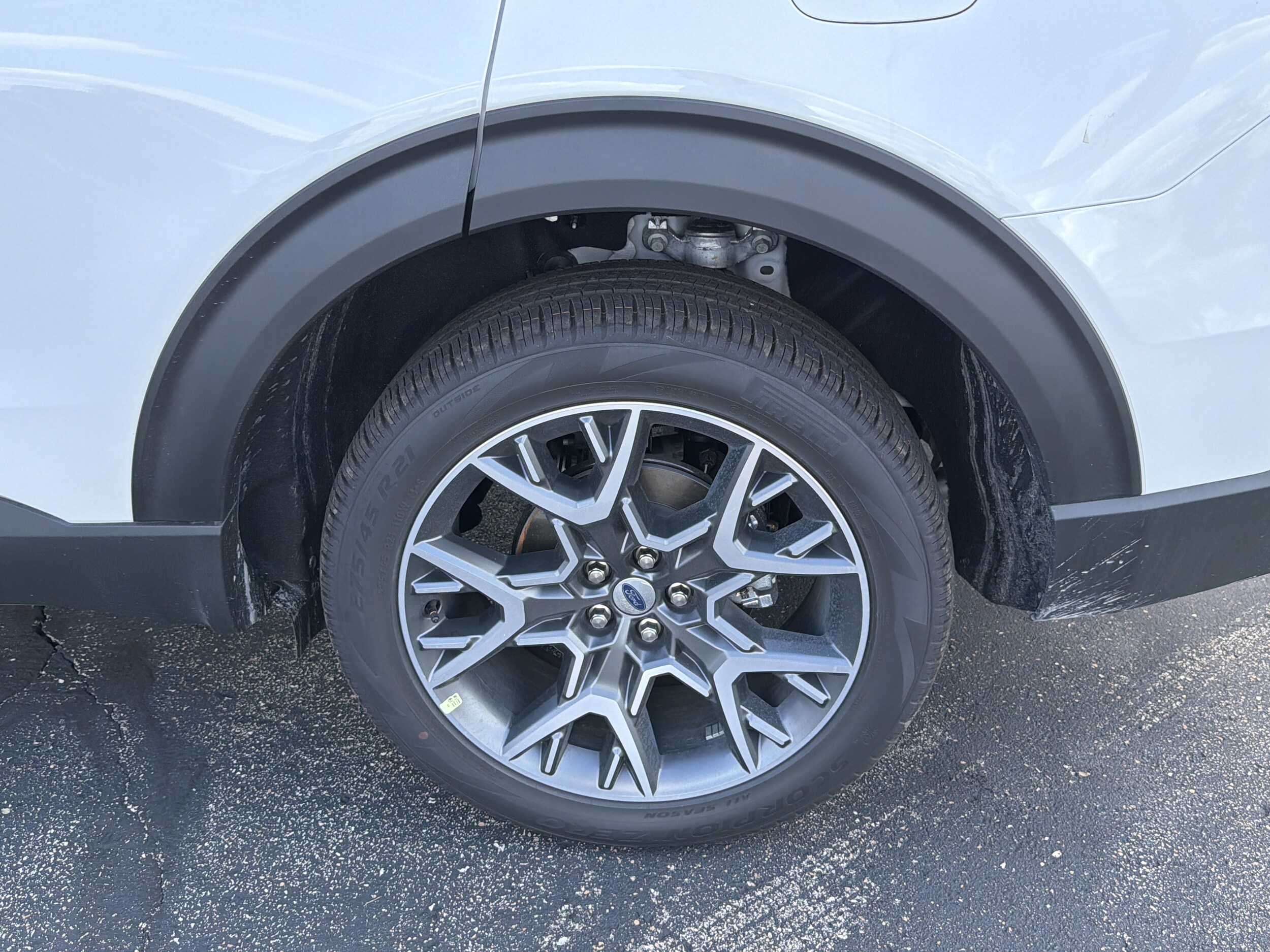 2025 Ford Explorer Platinum photo 4