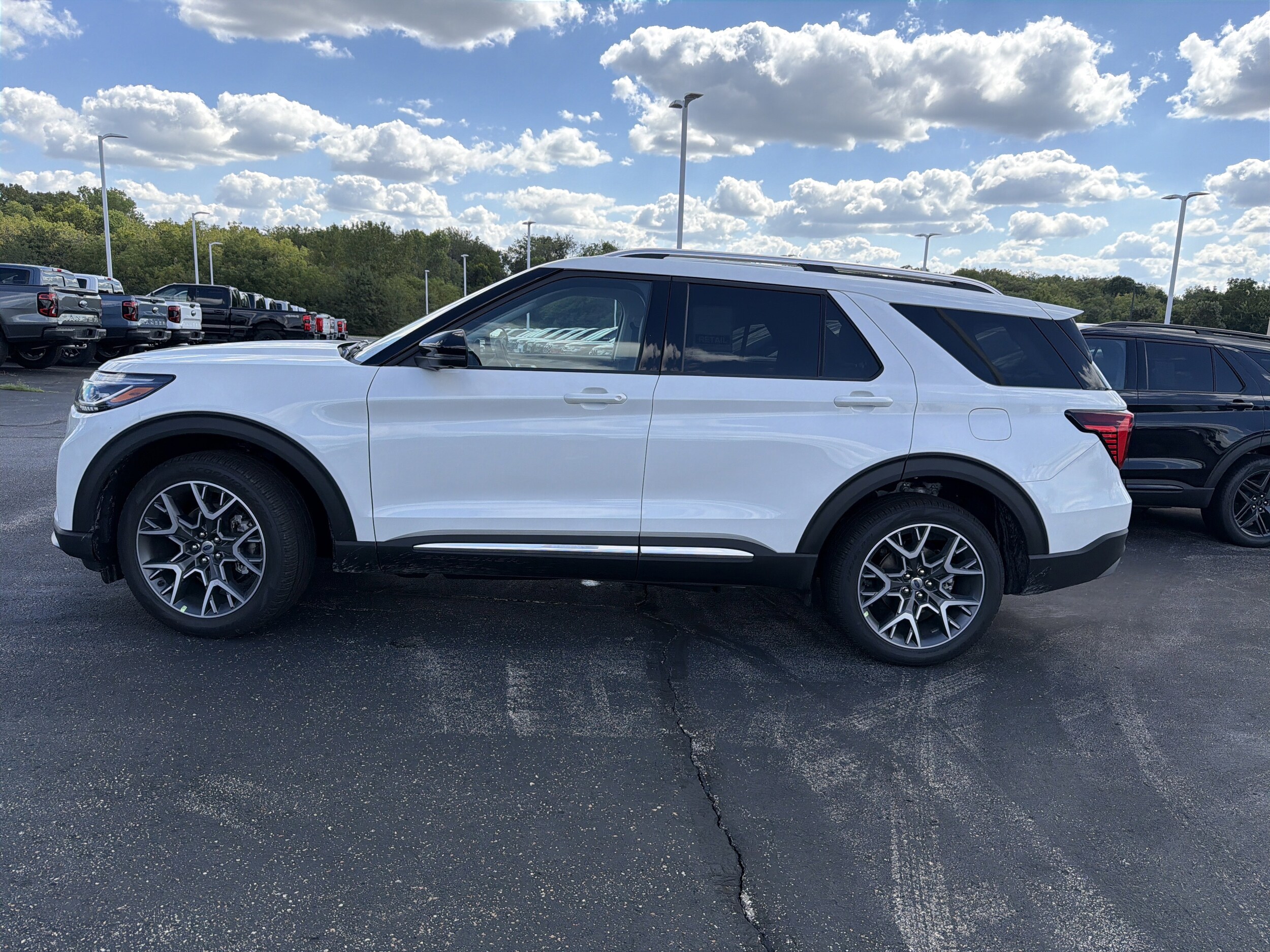 2025 Ford Explorer Platinum photo 2
