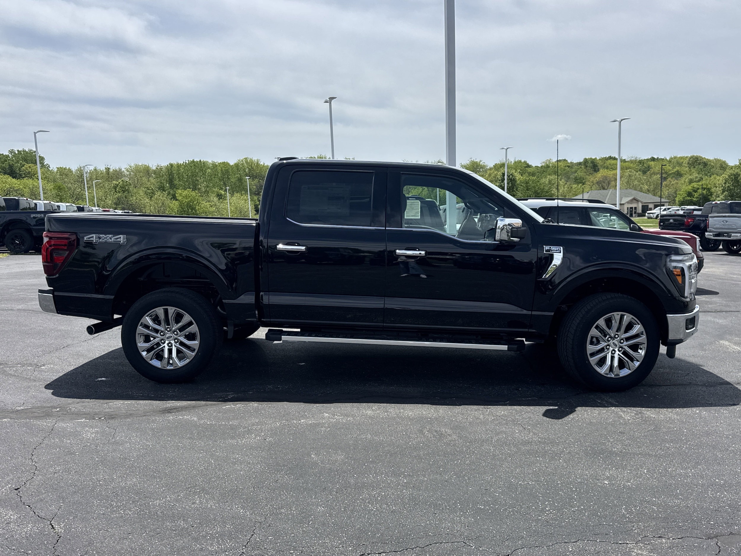 2025 Ford F-150 Lariat photo 2