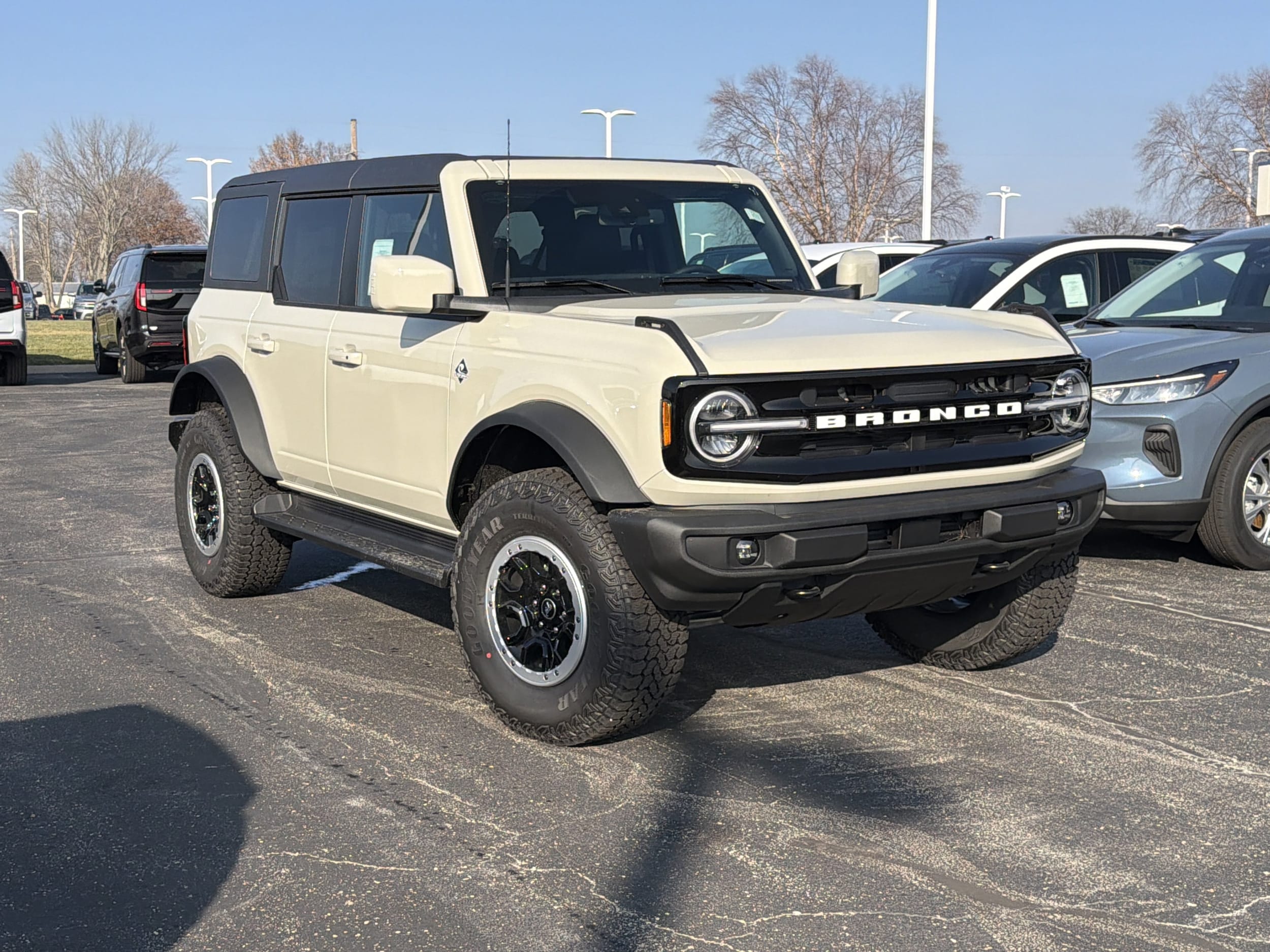 2025 Ford Bronco 4-Door Outer Banks's photo