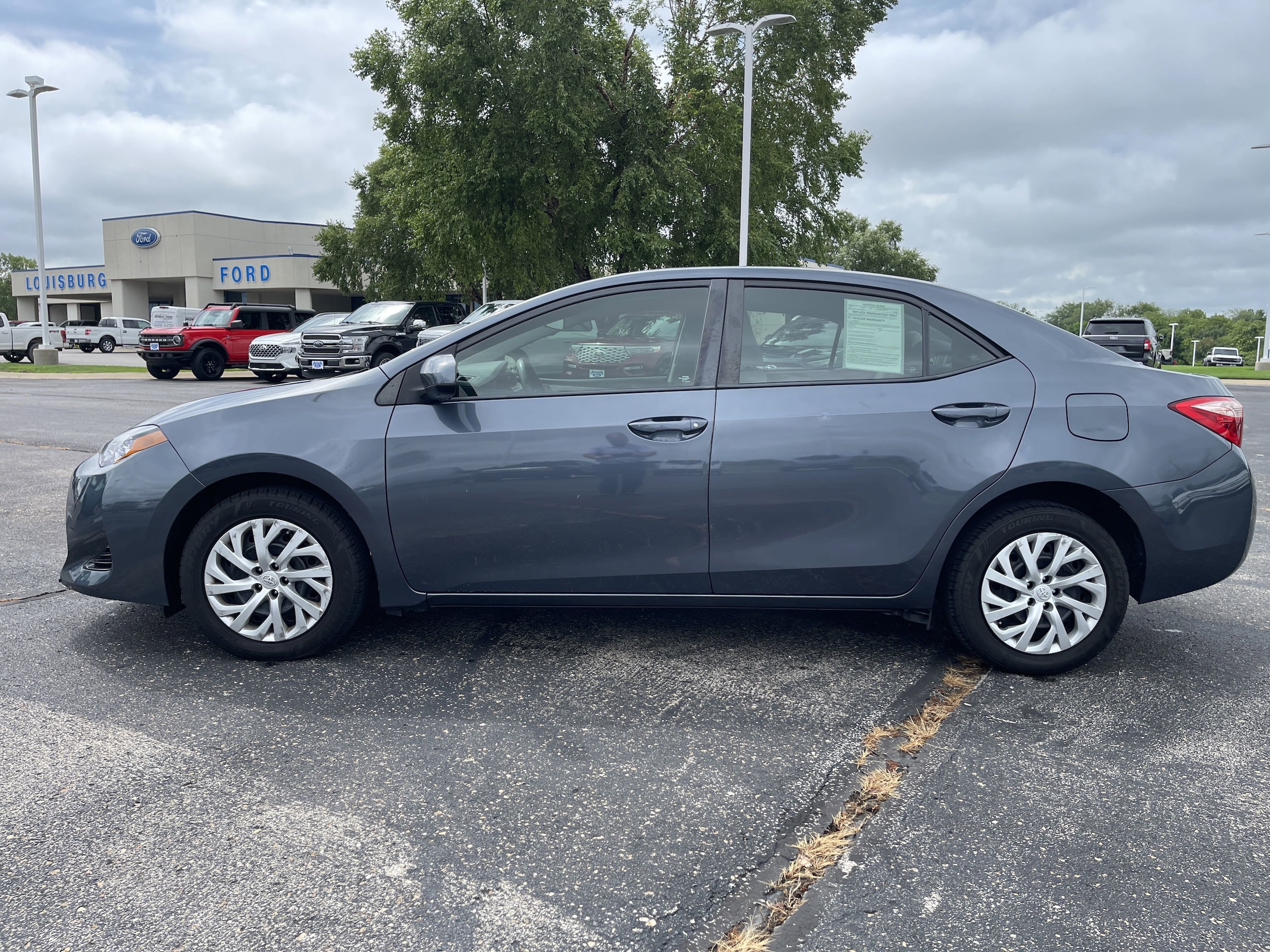 Used 2017 Toyota Corolla LE with VIN 5YFBURHE6HP633167 for sale in Kansas City