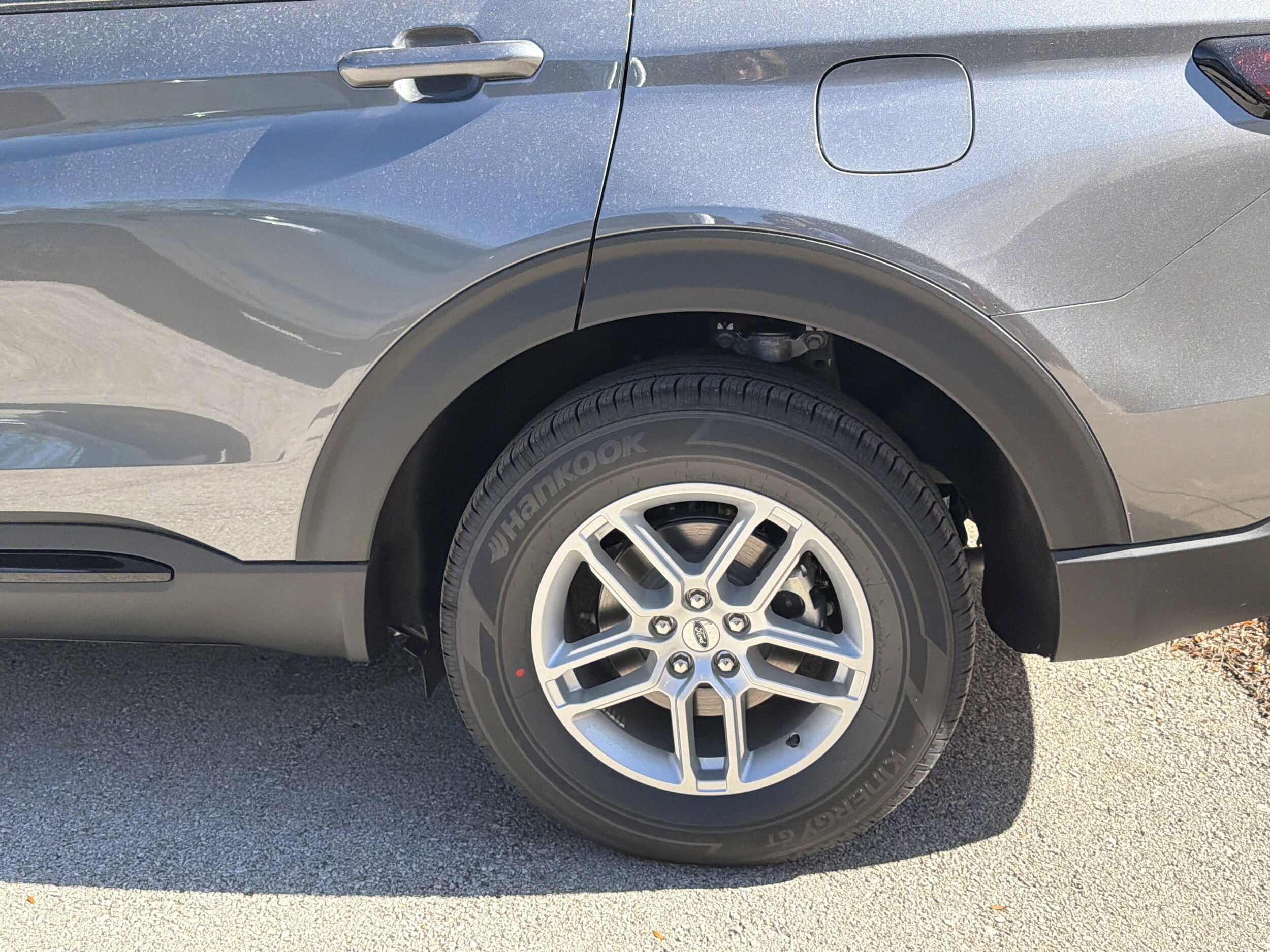 2026 Ford Explorer photo 3