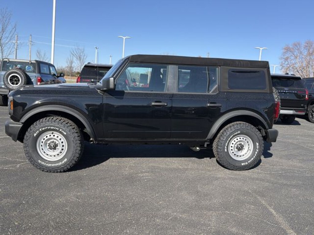 New 2025 Ford Bronco Base Soft Top 4x4 SUV