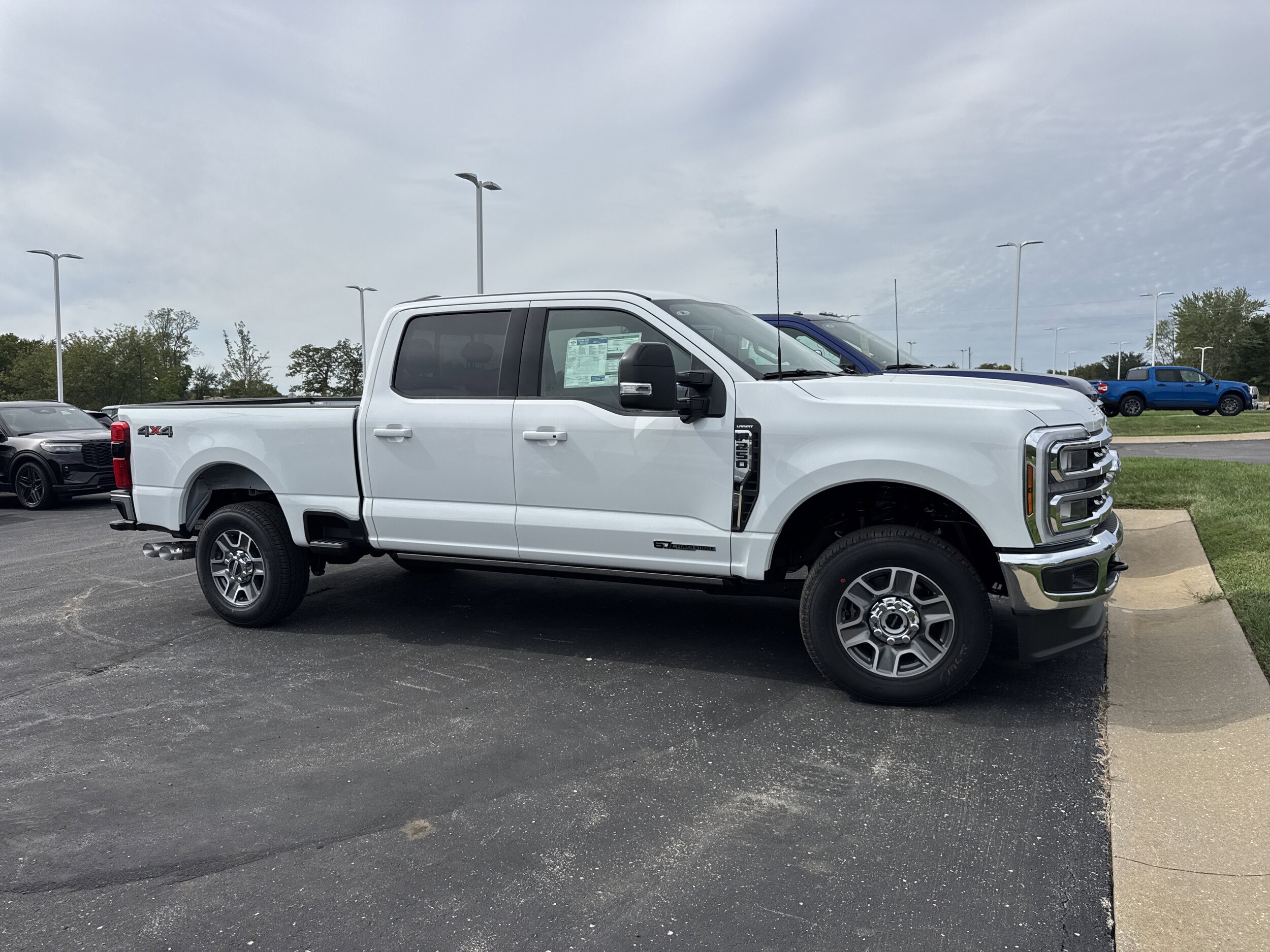 2026 Ford F-250 Lariat photo 2