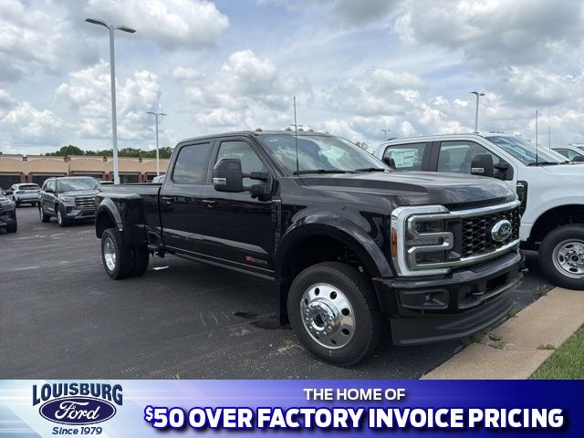 2026 Ford F-450 Platinum 4x4 Crew Cab 8' Box DRW's photo