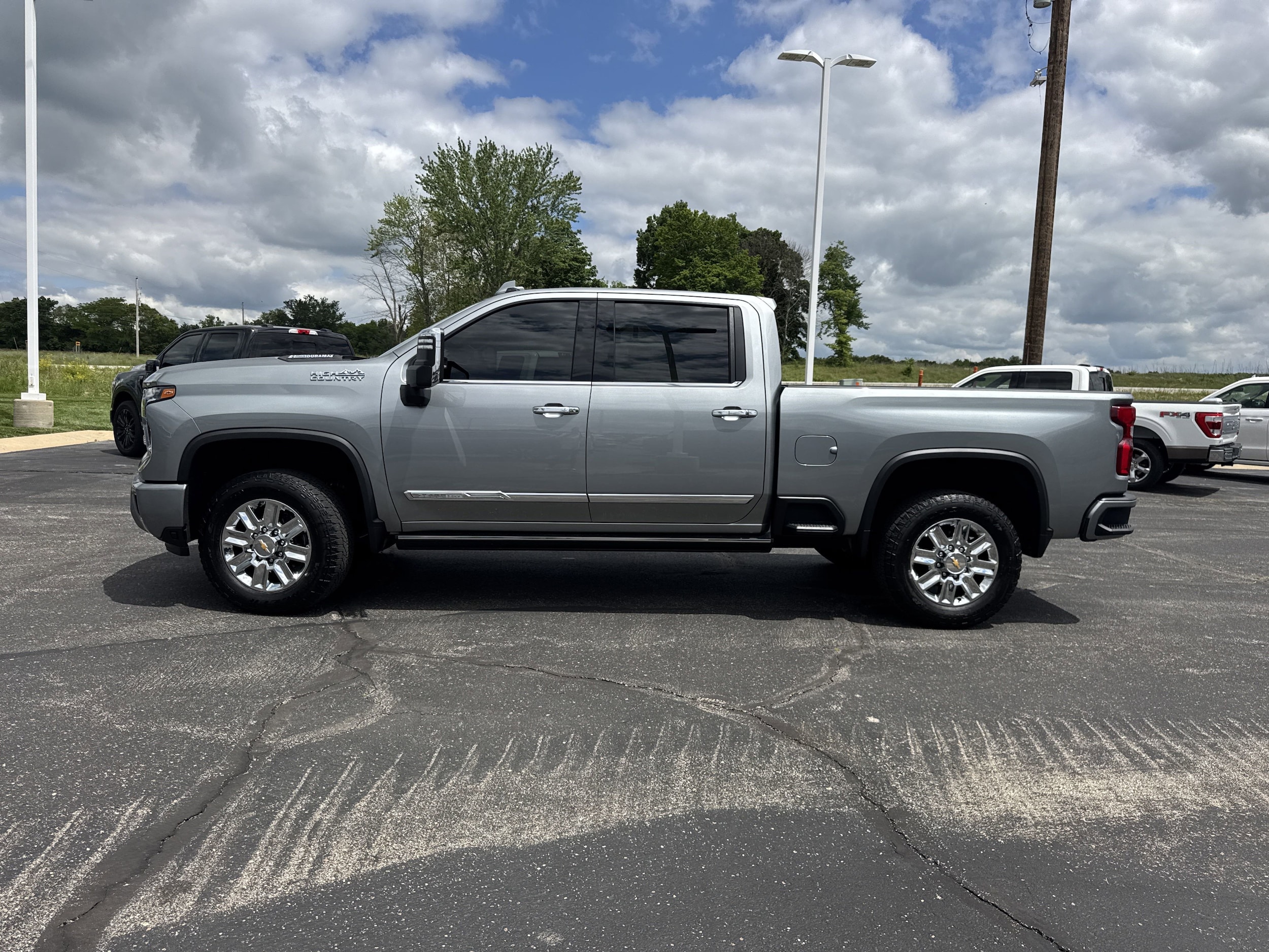Used 2024 Chevrolet Silverado 2500HD High Country with VIN 2GC4YREY1R1127306 for sale in Kansas City