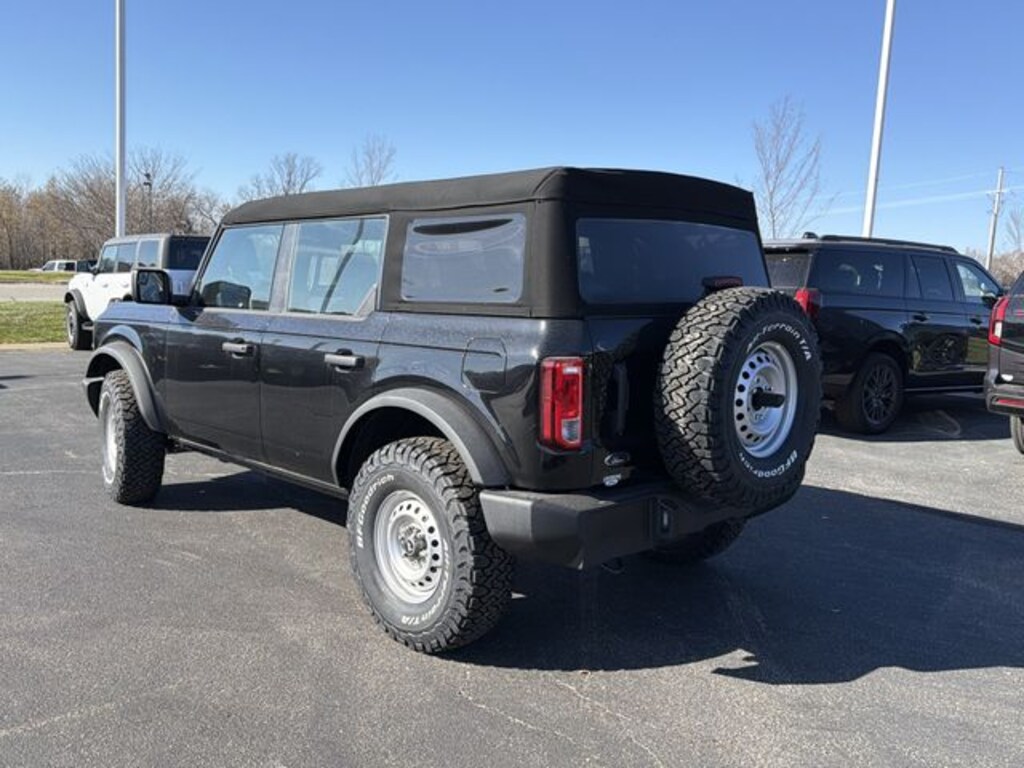 New 2025 Ford Bronco Base Soft Top 4x4 SUV