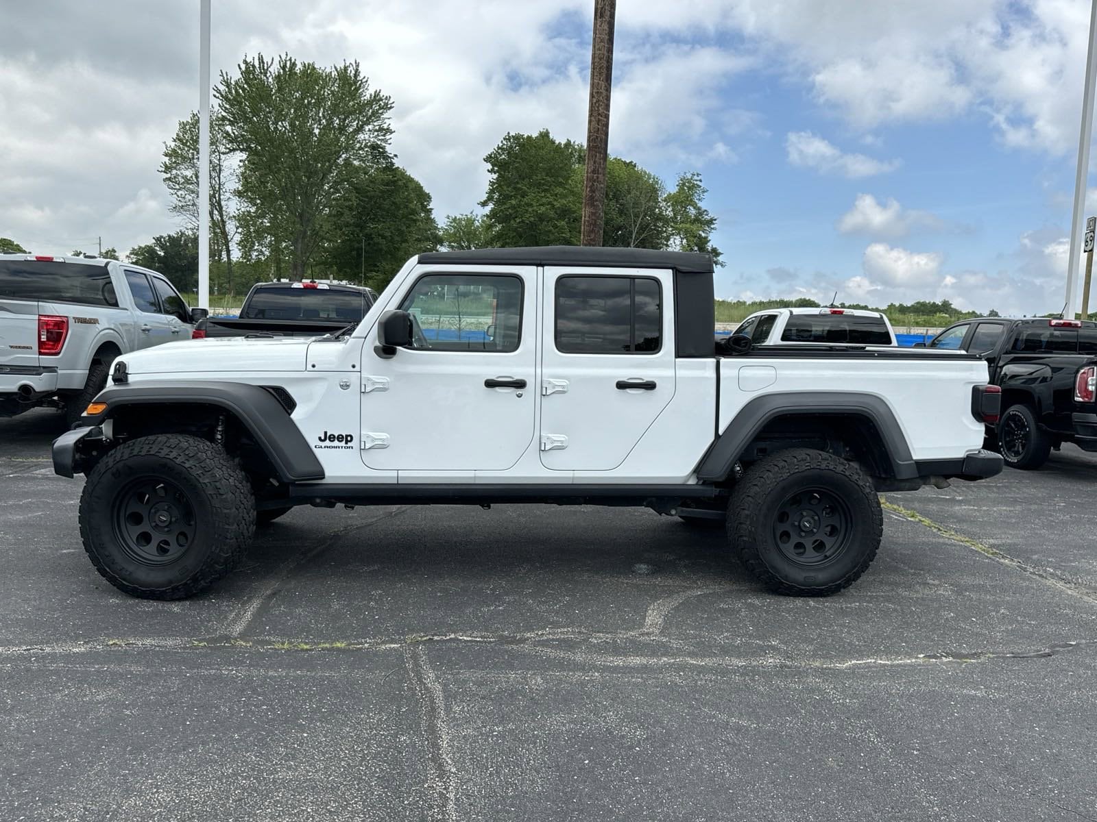 Used 2020 Jeep Gladiator Sport S with VIN 1C6HJTAG1LL131493 for sale in Kansas City