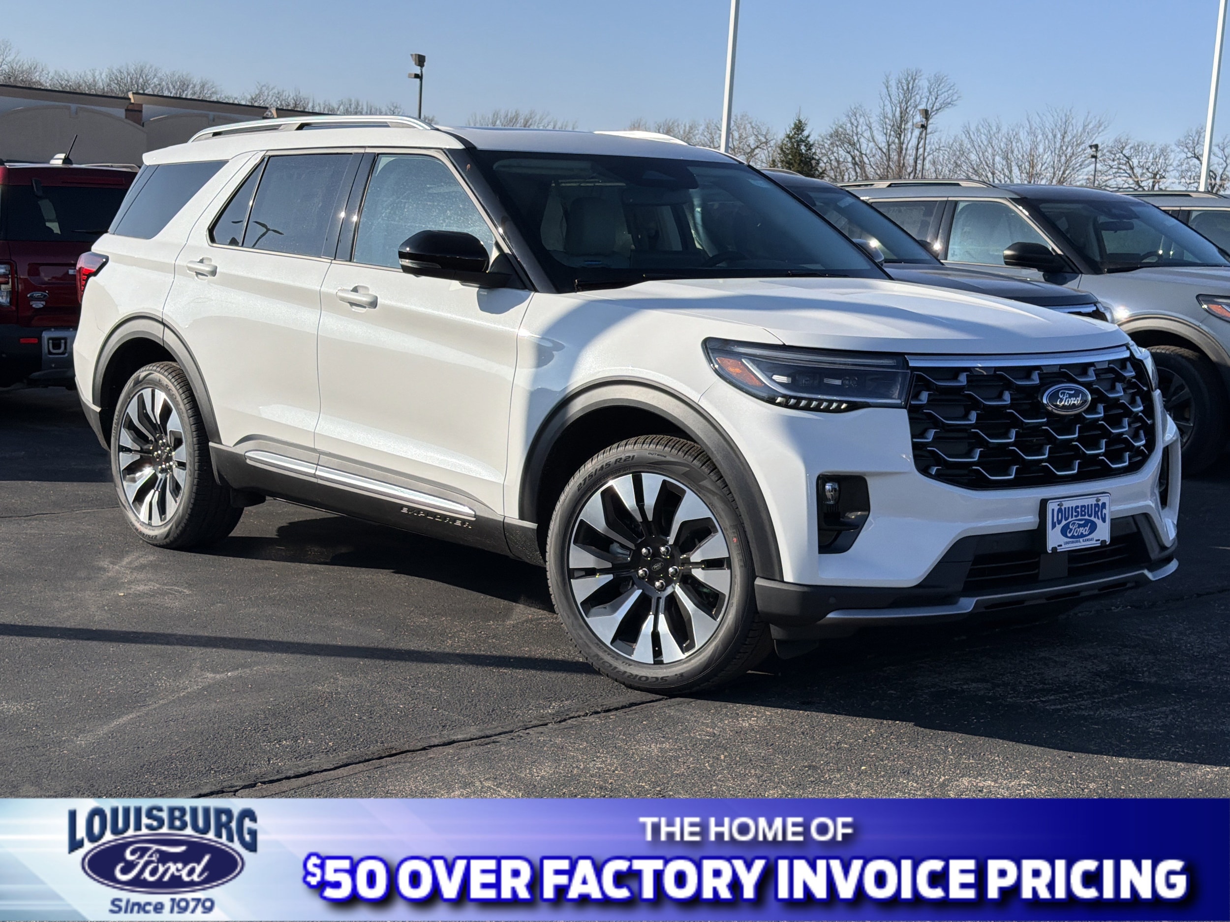 2026 Ford Explorer Platinum's photo