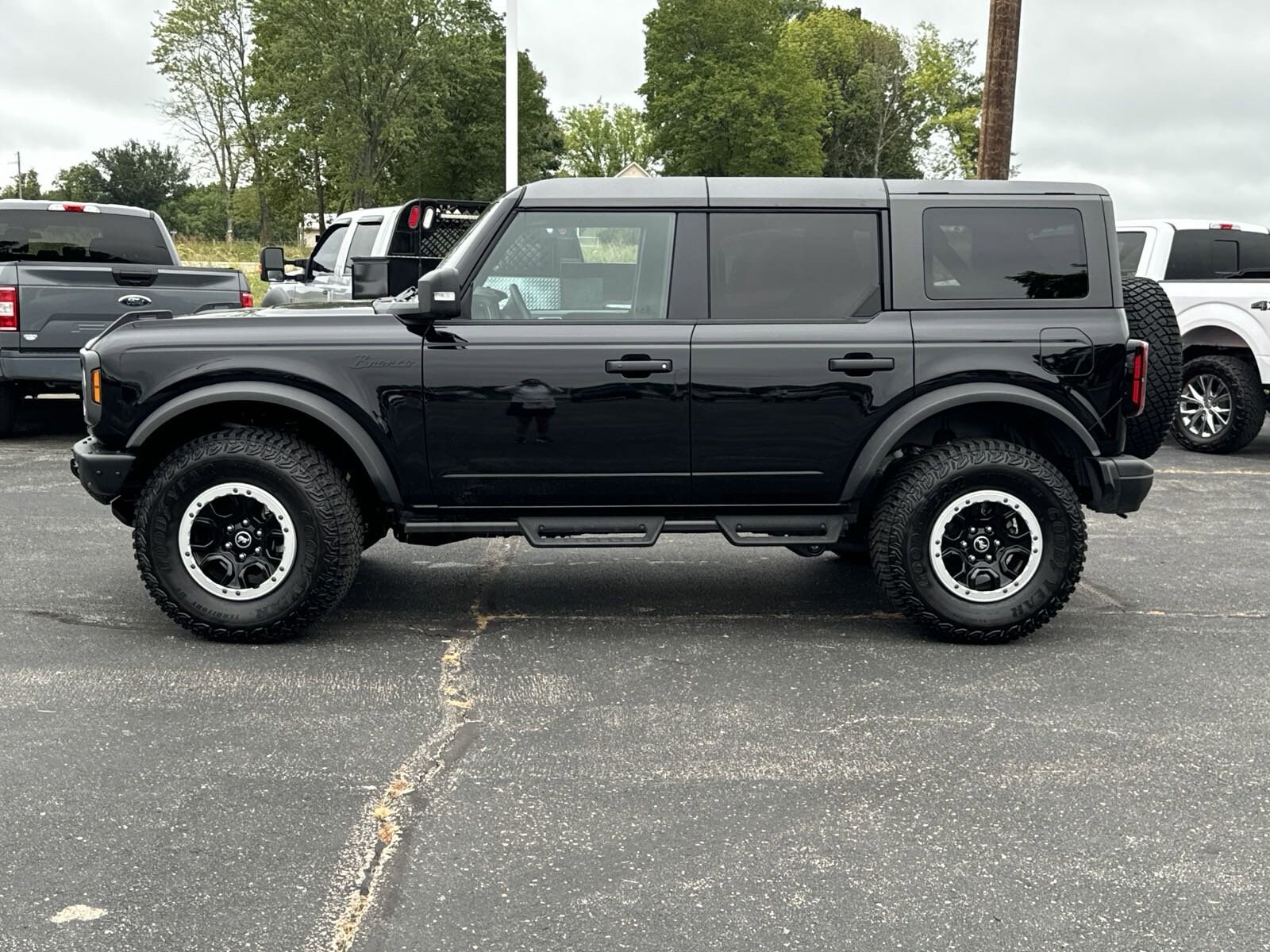 Used 2024 Ford Bronco 4-Door Badlands with VIN 1FMEE9BP0RLA08841 for sale in Louisburg, KS