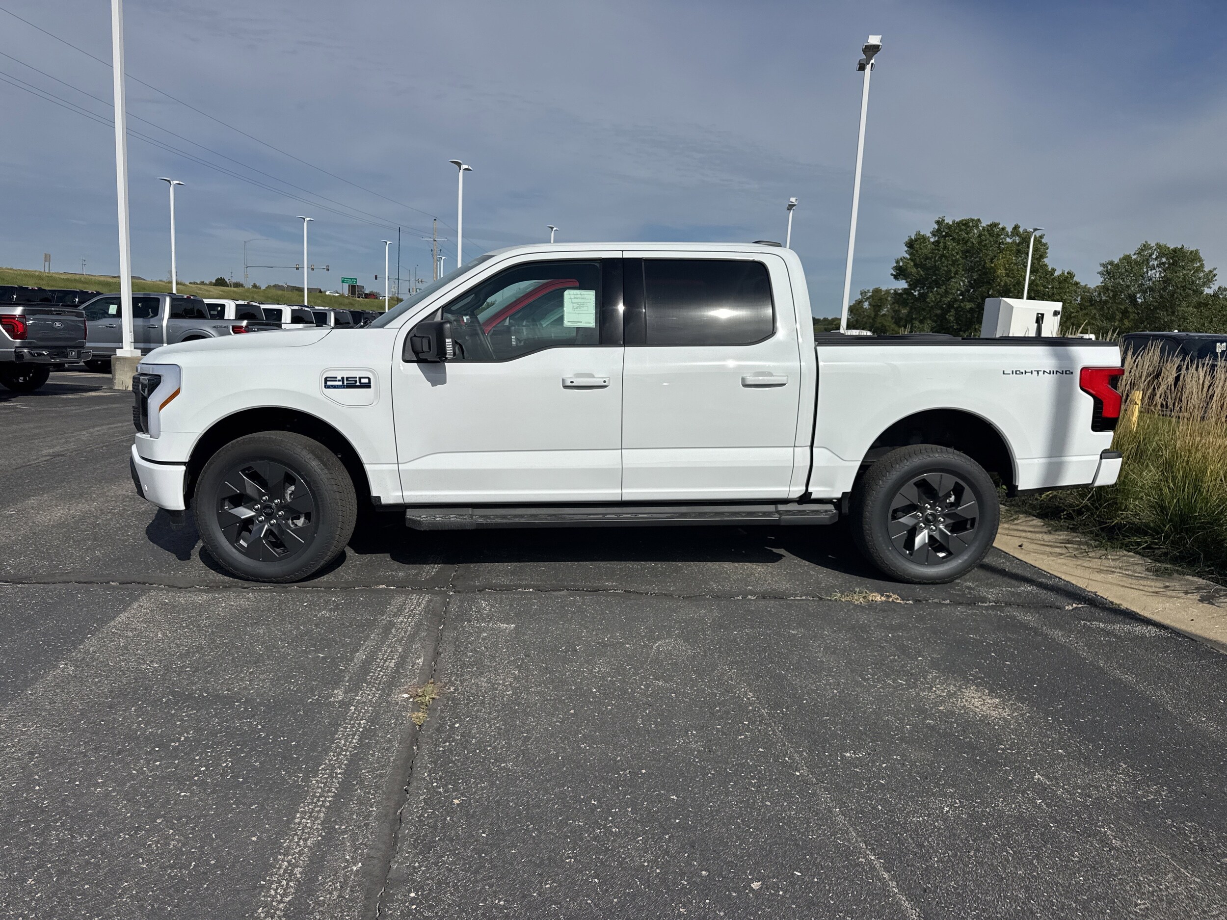 2025 Ford F-150 Lightning photo 2