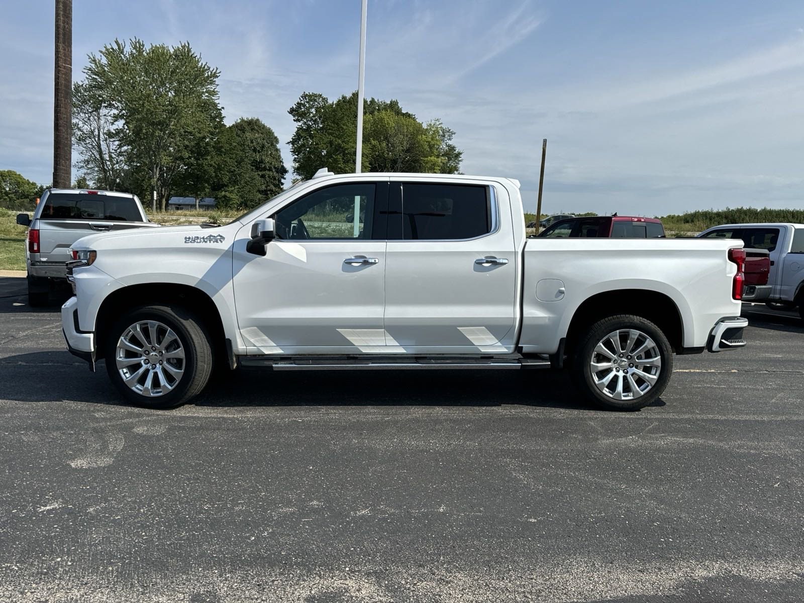 Used 2019 Chevrolet Silverado 1500 High Country with VIN 3GCUYHEL8KG134958 for sale in Louisburg, KS