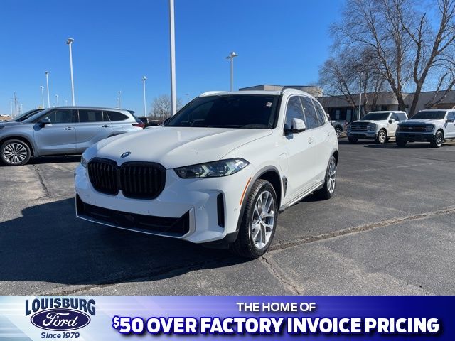 2025 BMW X5 xDrive50e's photo