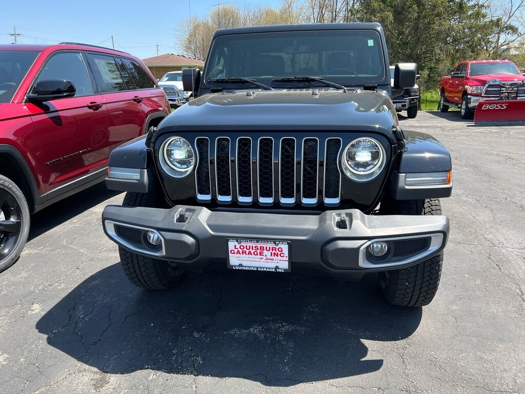Used 2020 Jeep Gladiator Overland 4x4 4dr Crew Cab 5.0 ft. SB For Sale Cuba City WI