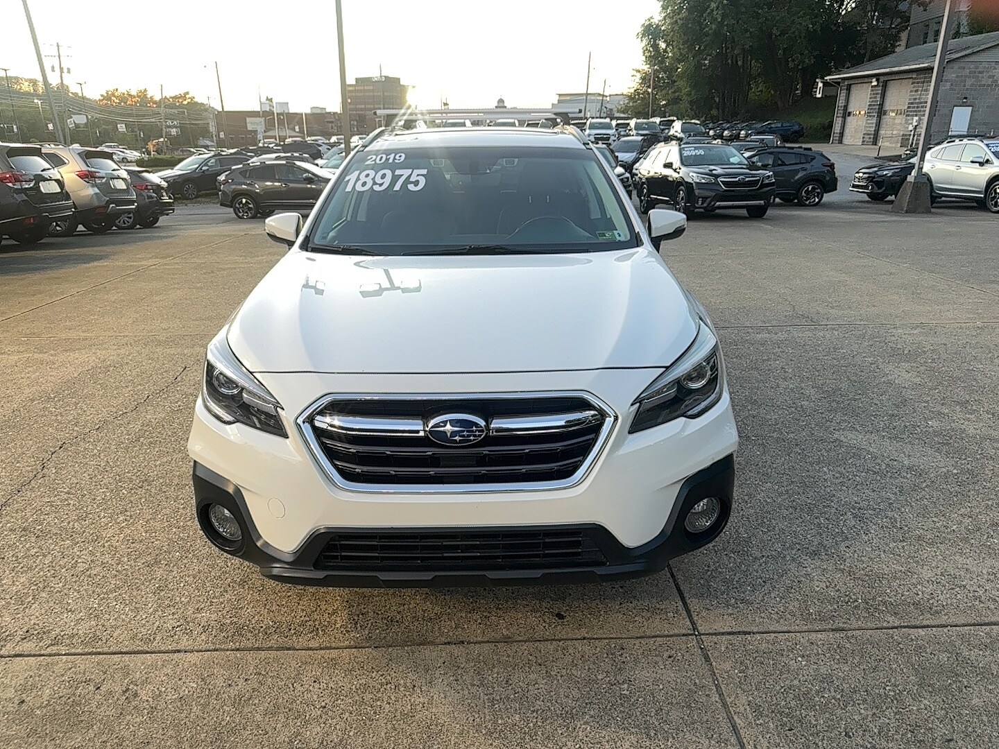 2019 Subaru Outback 2.5i Touring photo 2