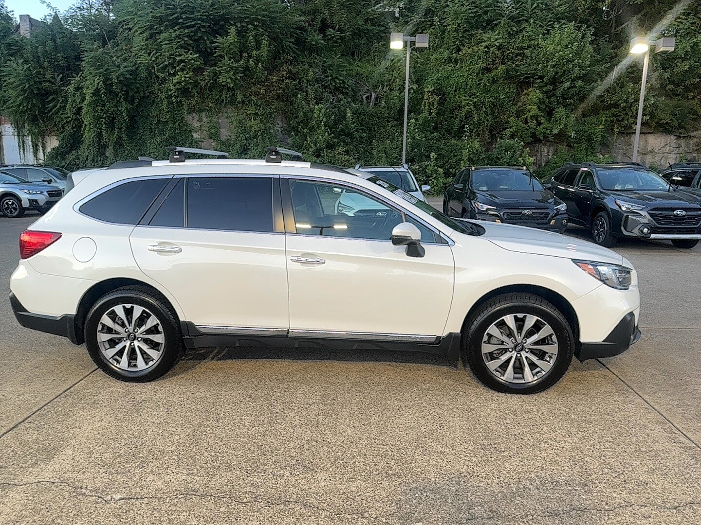 2019 Subaru Outback 2.5i Touring photo 4