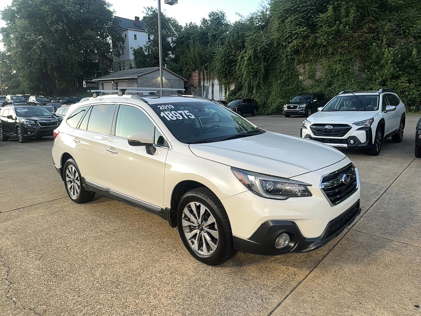 2019 Subaru Outback 2.5i Touring photo 3