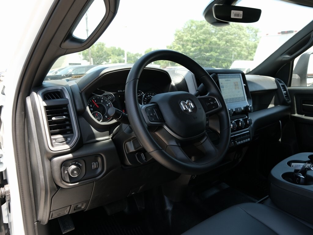 2024 Ram 3500 Tradesman photo 2