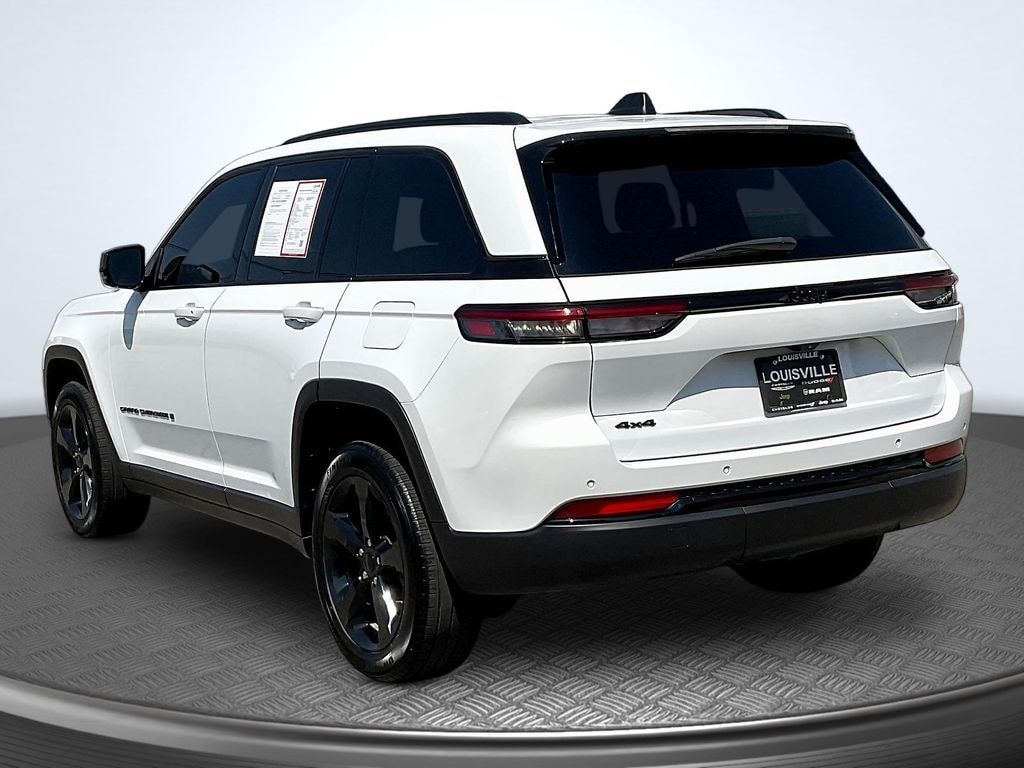 Used 2022 Jeep Grand Cherokee Laredo SUV