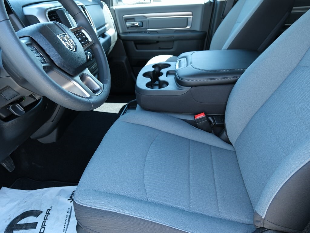 2023 Ram 1500 Classic SLT photo 3