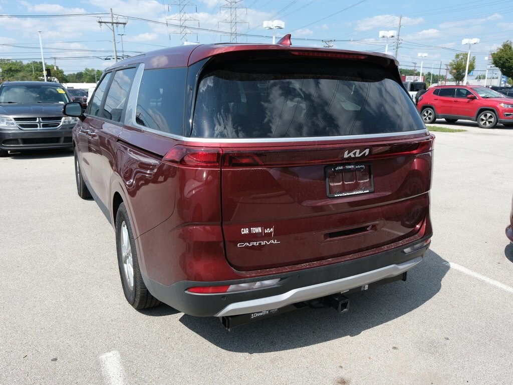 2024 Kia Carnival LX photo 3