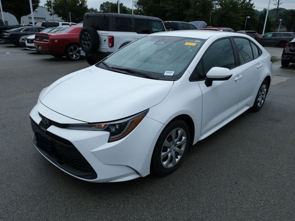 2023 Toyota Corolla LE photo 2